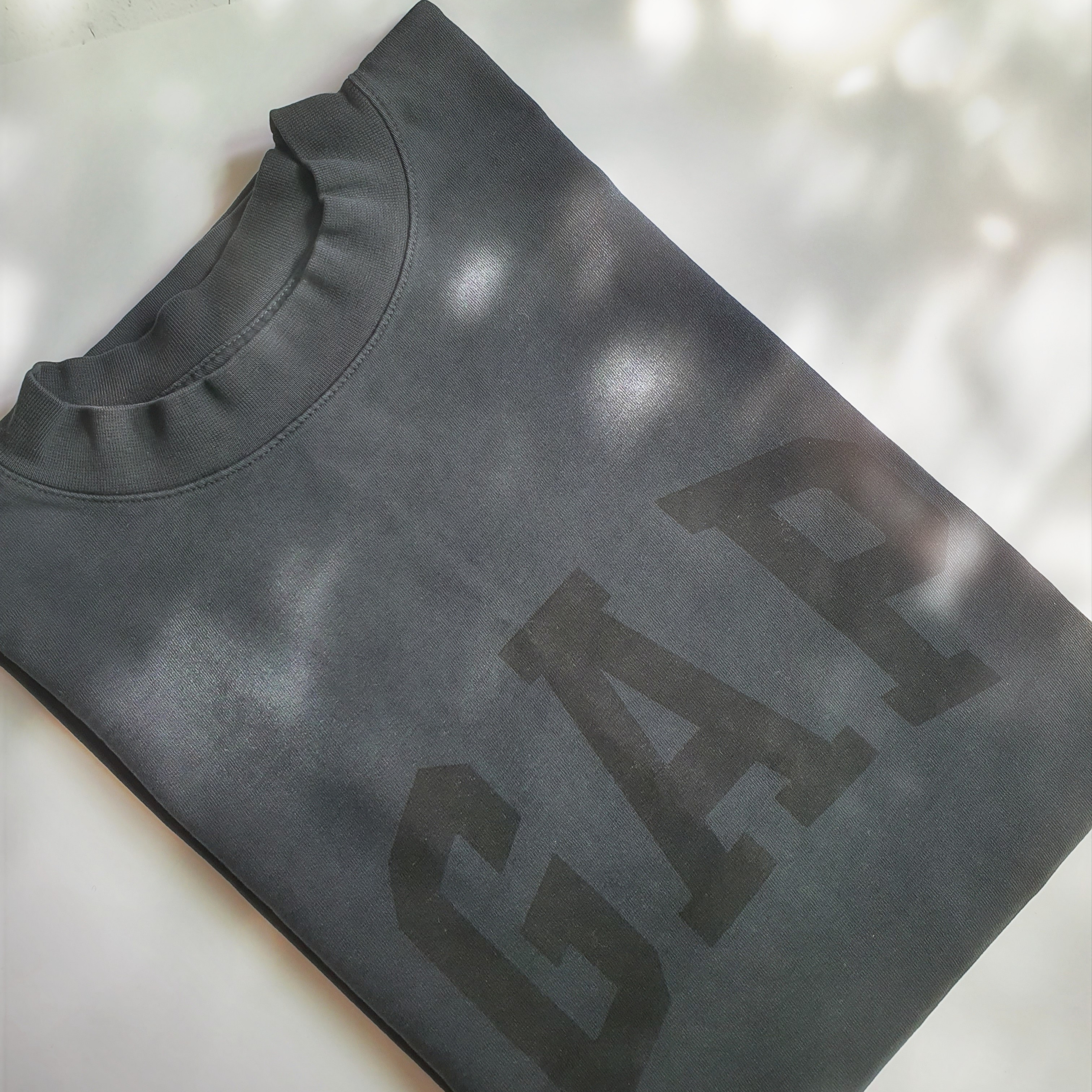 Yeezy Gap Engineered By Balenciaga Dove Long Sleeve T-Shirt Washed Black 착용 스타일