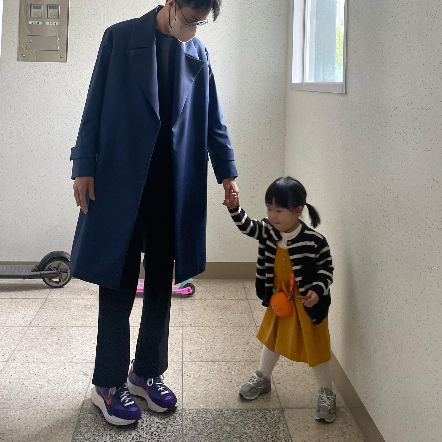 Nike x Sacai VaporWaffle Dark Iris 착용 스타일