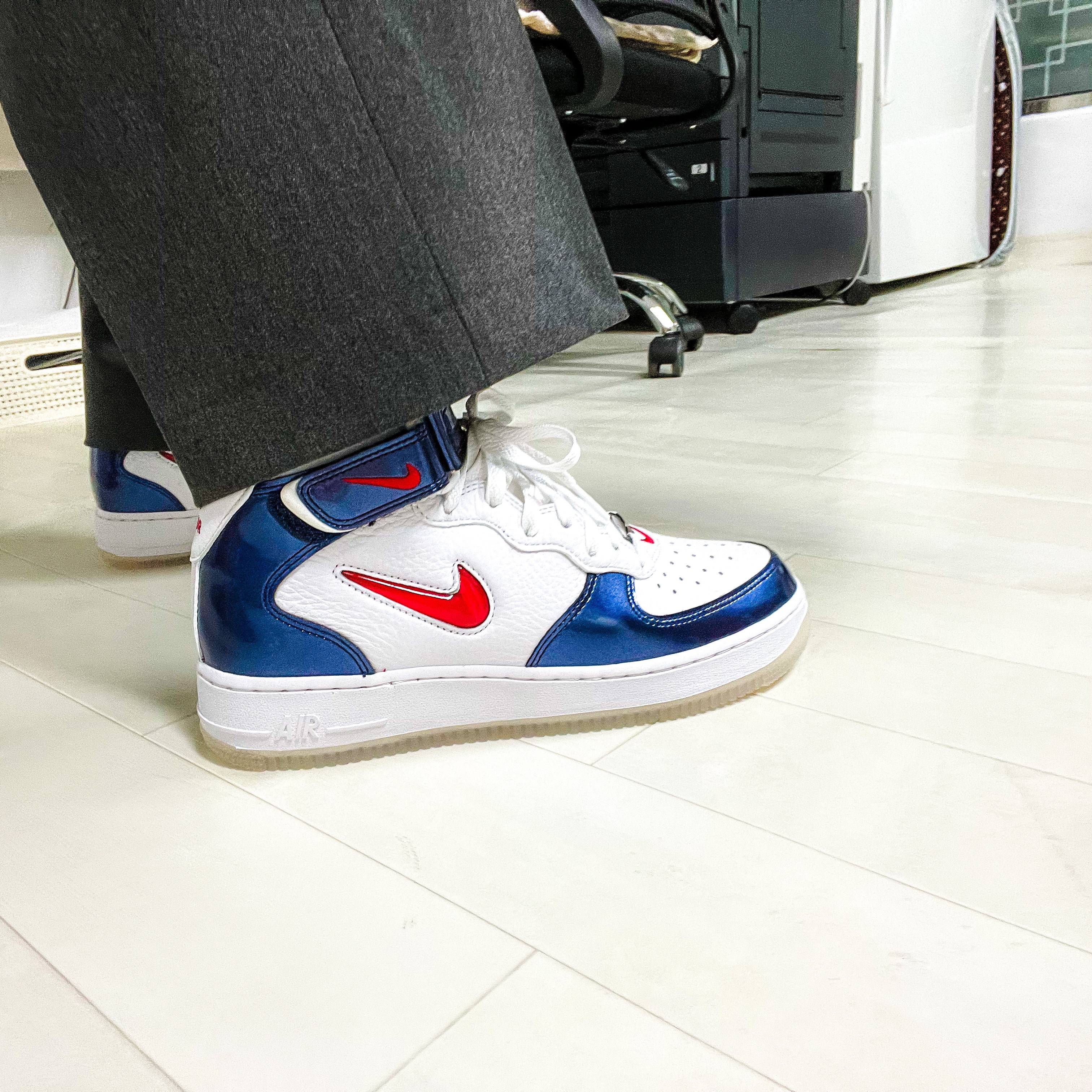 Nike Air Force 1 Mid QS University Red and Midnight Navy 착용 스타일 - 4