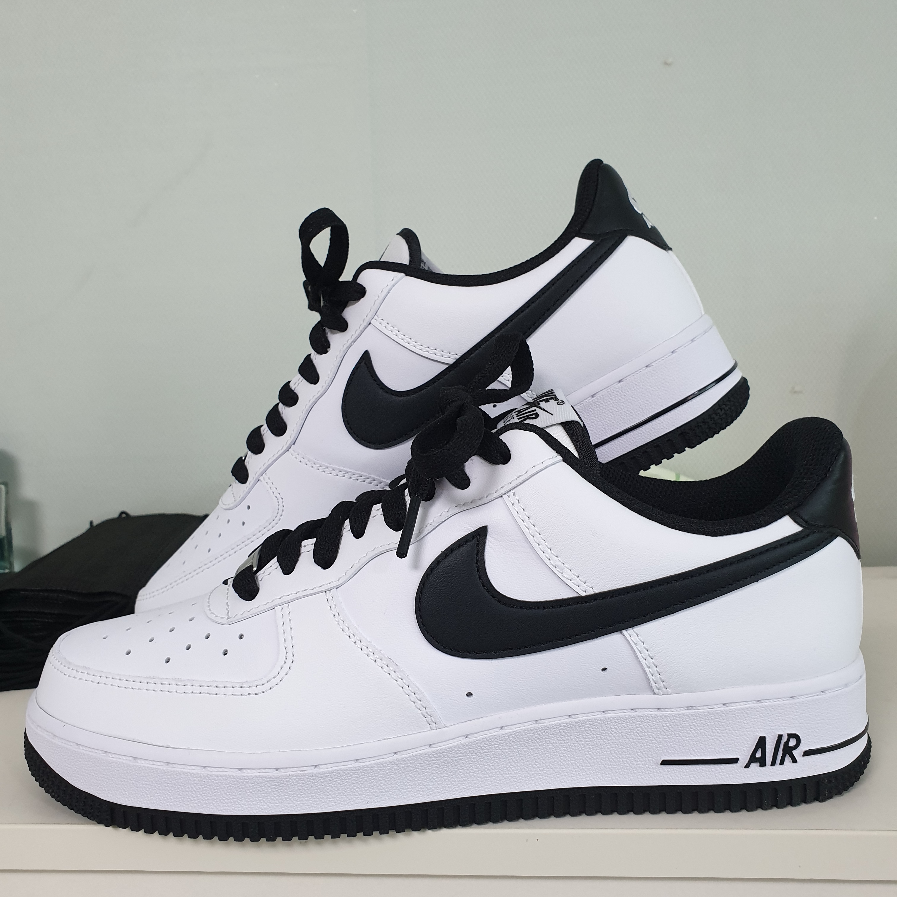 Nike Air Force 1 '07 White Black 착용 스타일 - 2