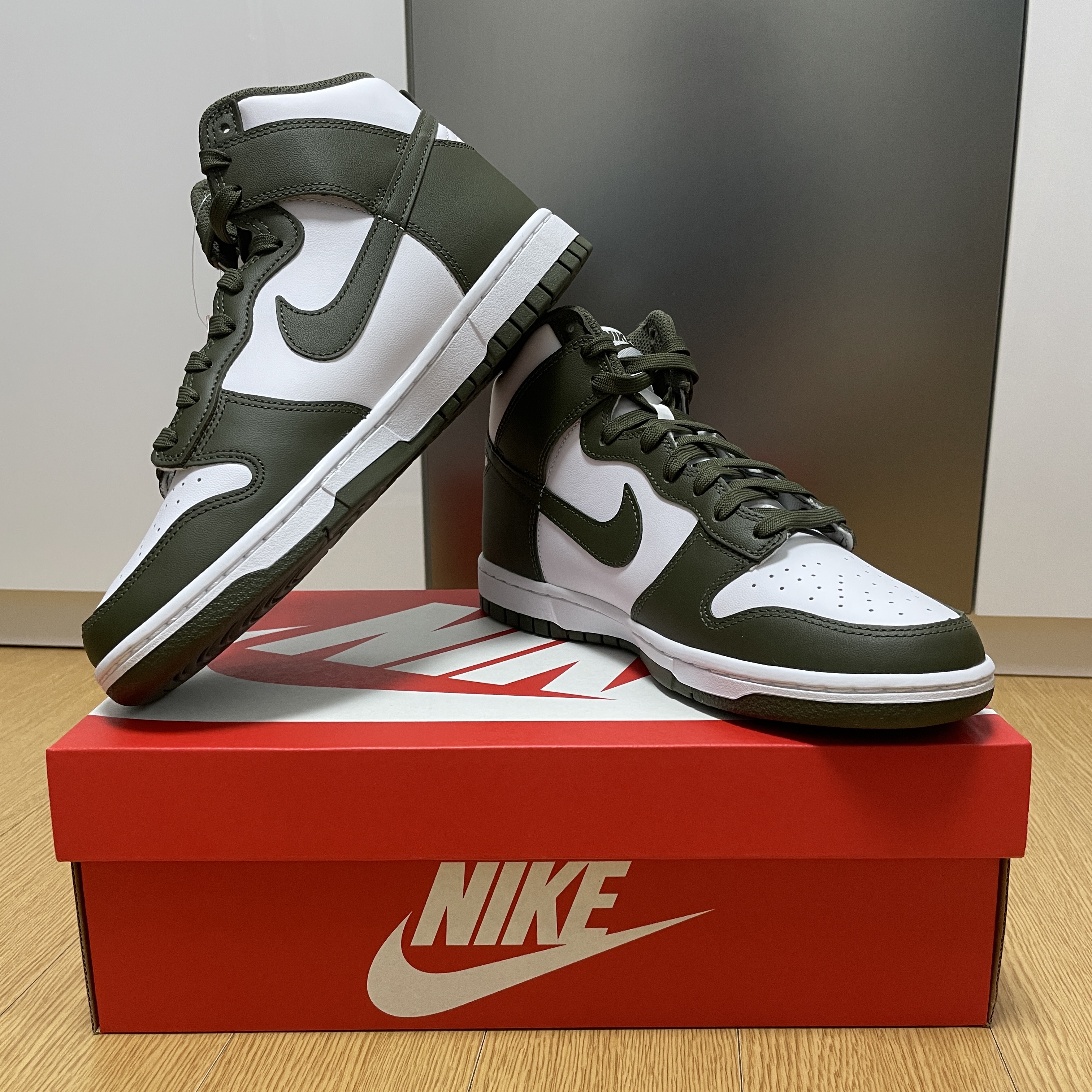 Nike Dunk High Retro Championship Khaki 착용 스타일