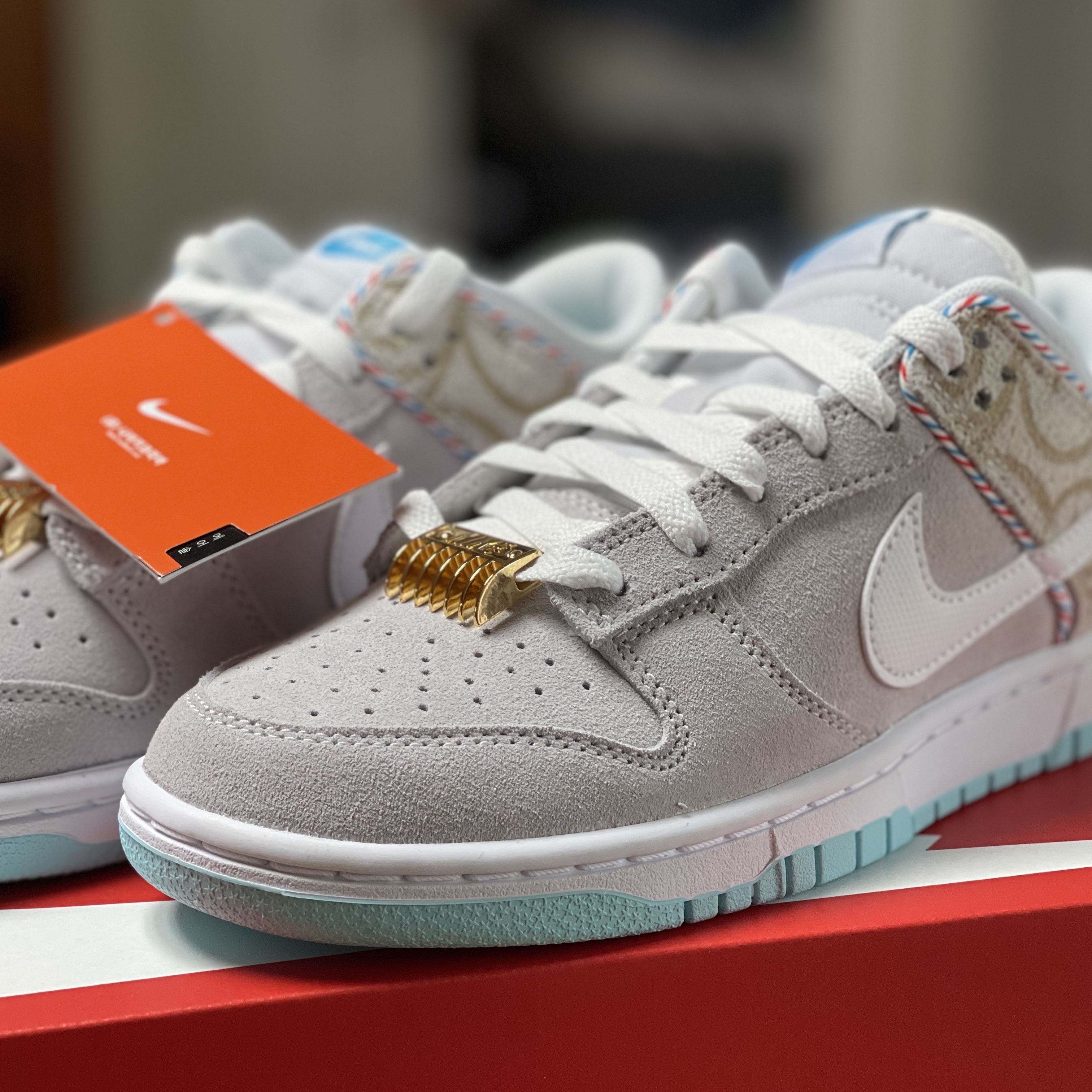 Nike Dunk Low Retro SE Barber Shop Grey 착용 스타일