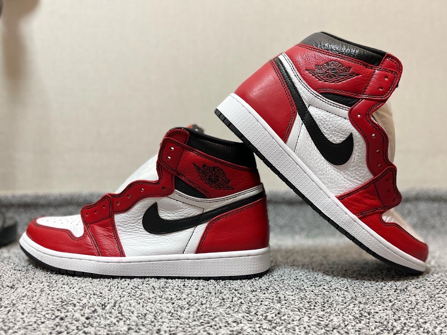 Jordan 1 Retro High OG Light Fusion Red 착용 스타일 - 2