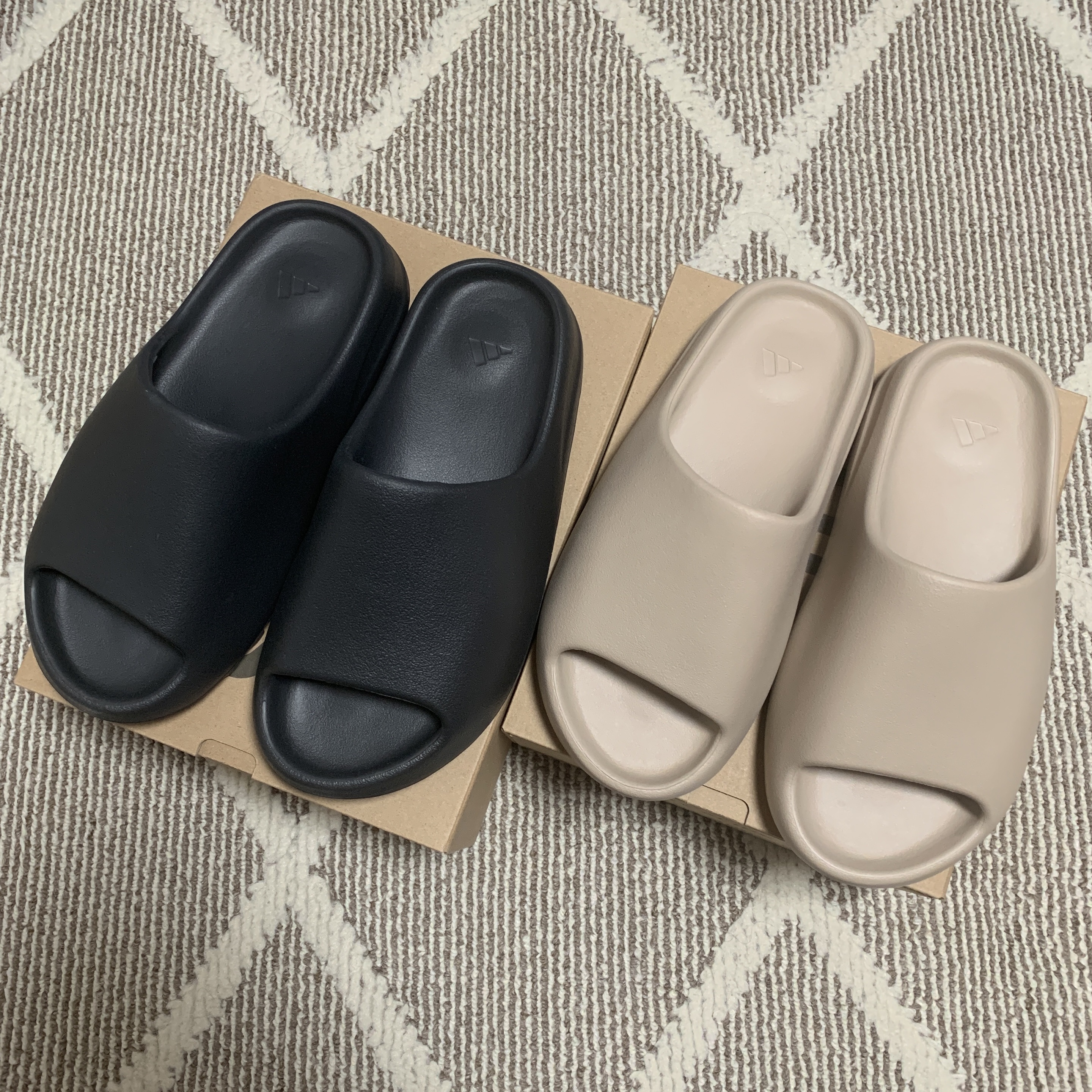 Adidas Yeezy Slide Onyx, Adidas Yeezy Slide Pure - Re-Release Ver. 착용 스타일