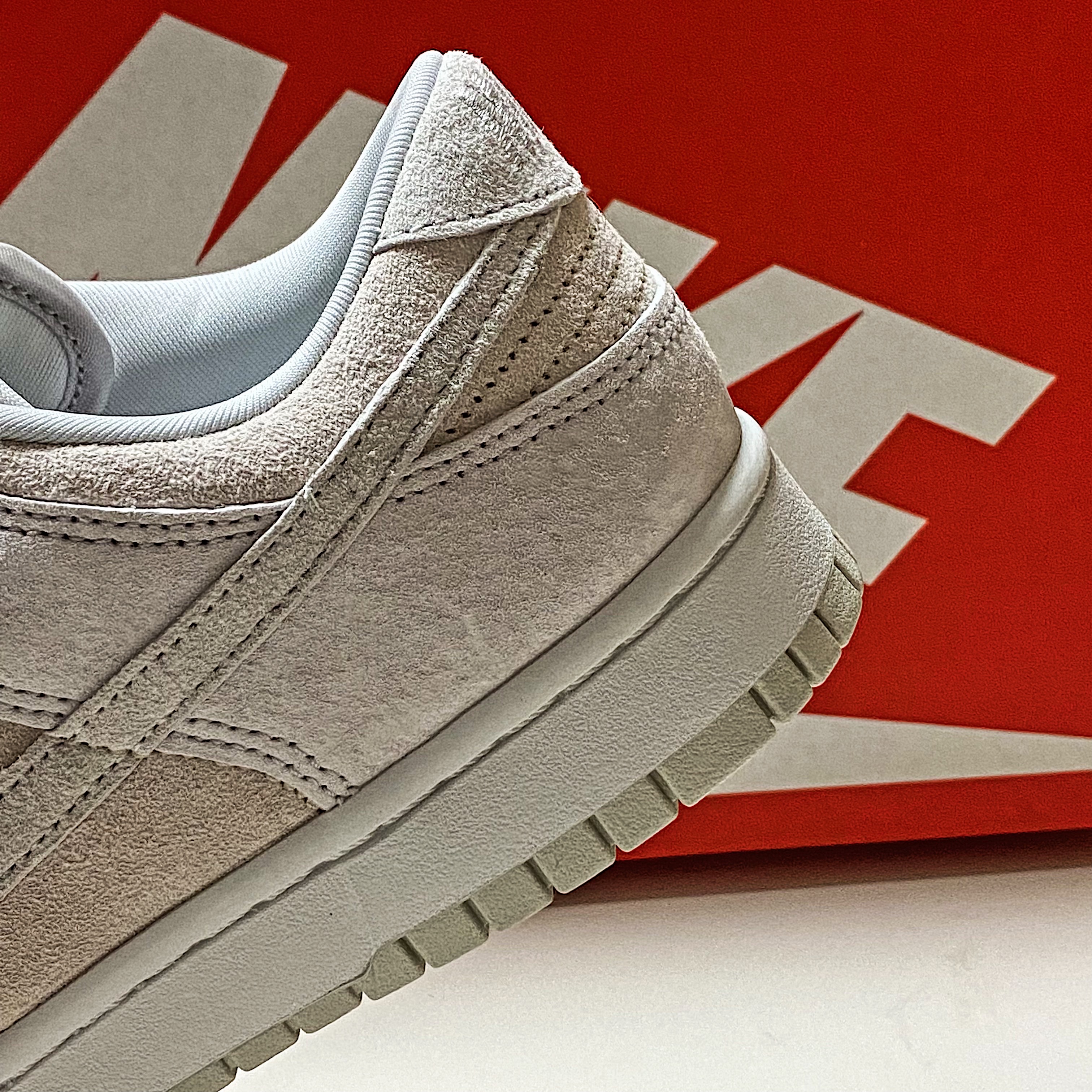 Nike Dunk Low Retro PRM Vast Grey 착용 스타일 - 3