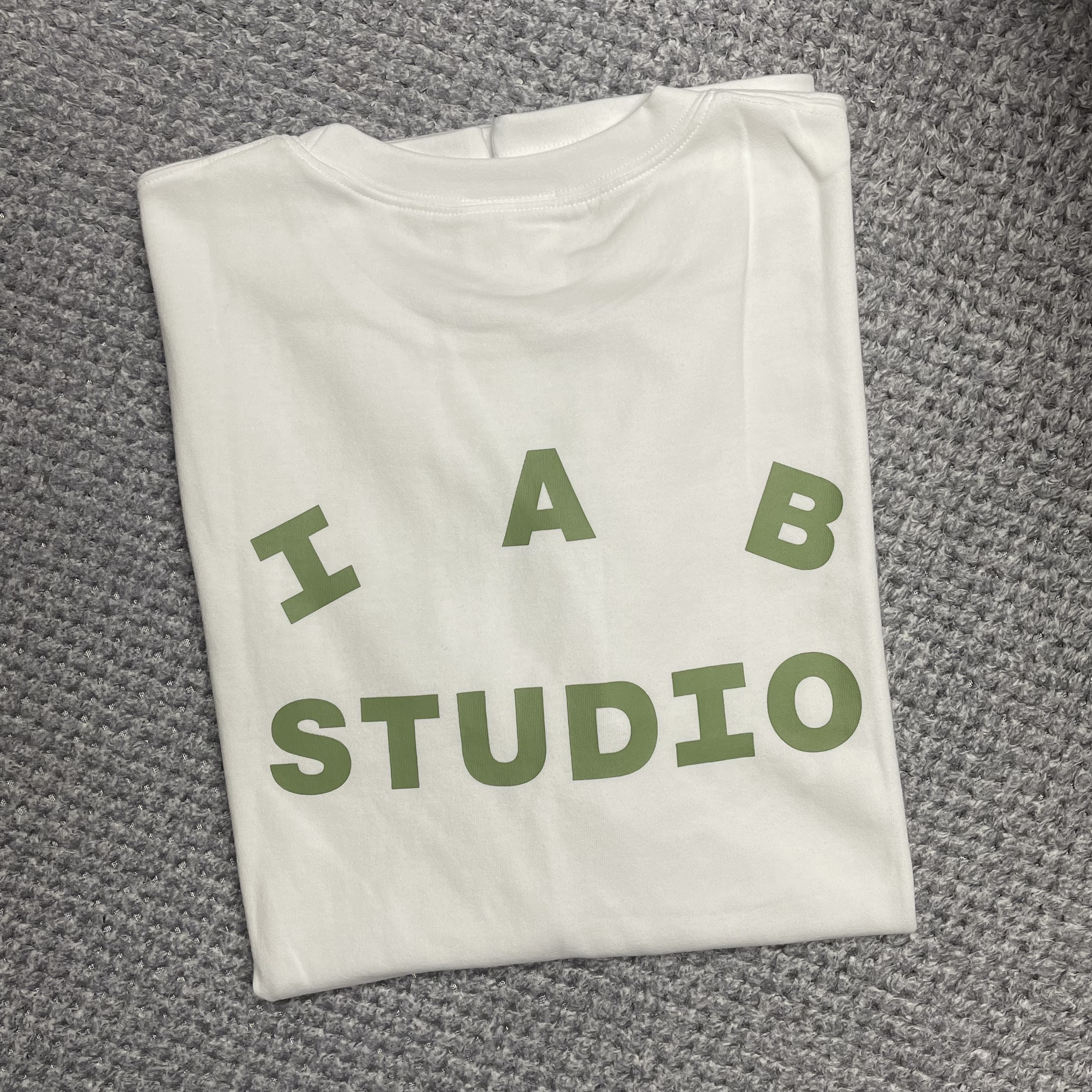 IAB Studio T-Shirt White Light Green 착용 스타일