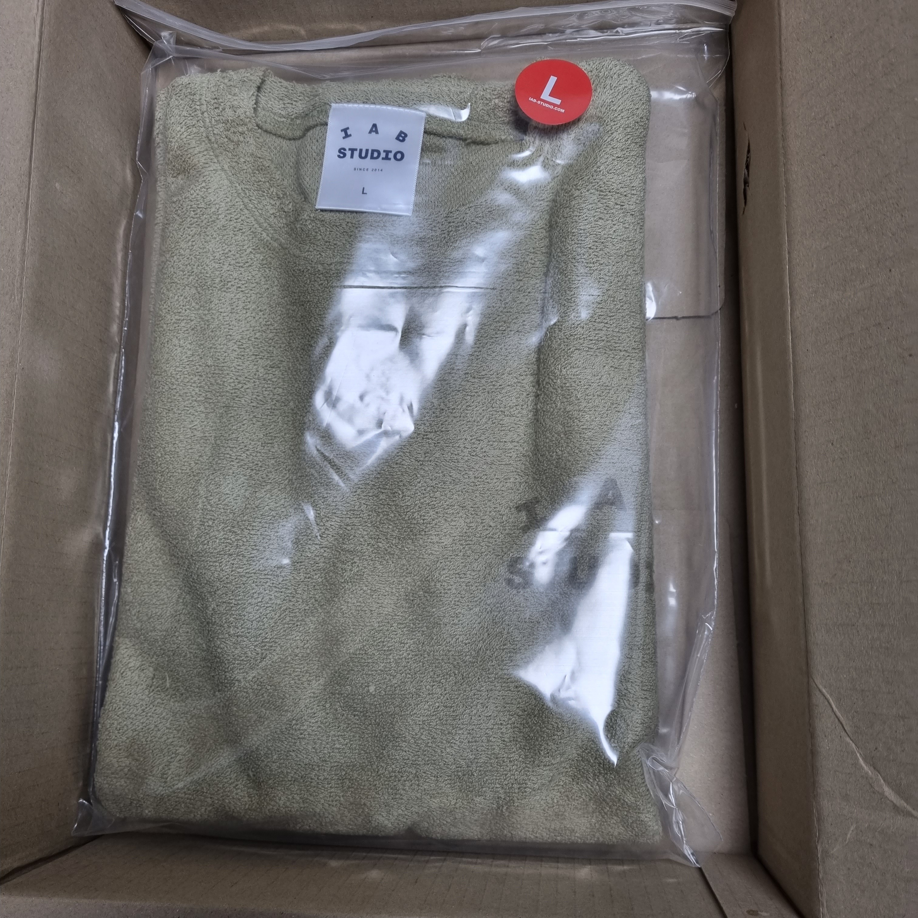IAB Studio Towel T-Shirt Light Green 착용 스타일 - 1