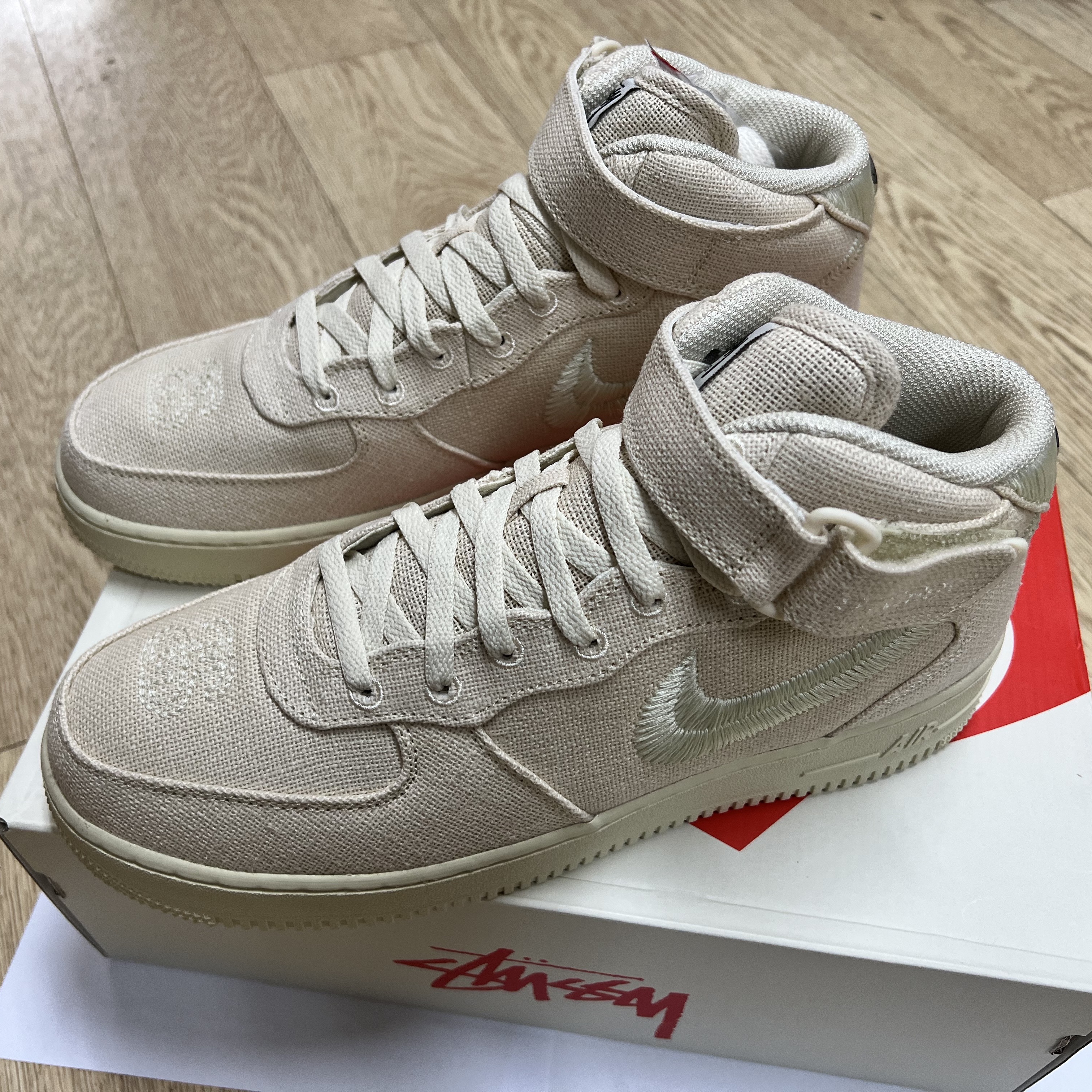 Nike x Stussy Air Force 1 '07 Mid SP Fossil 착용 스타일 - 1