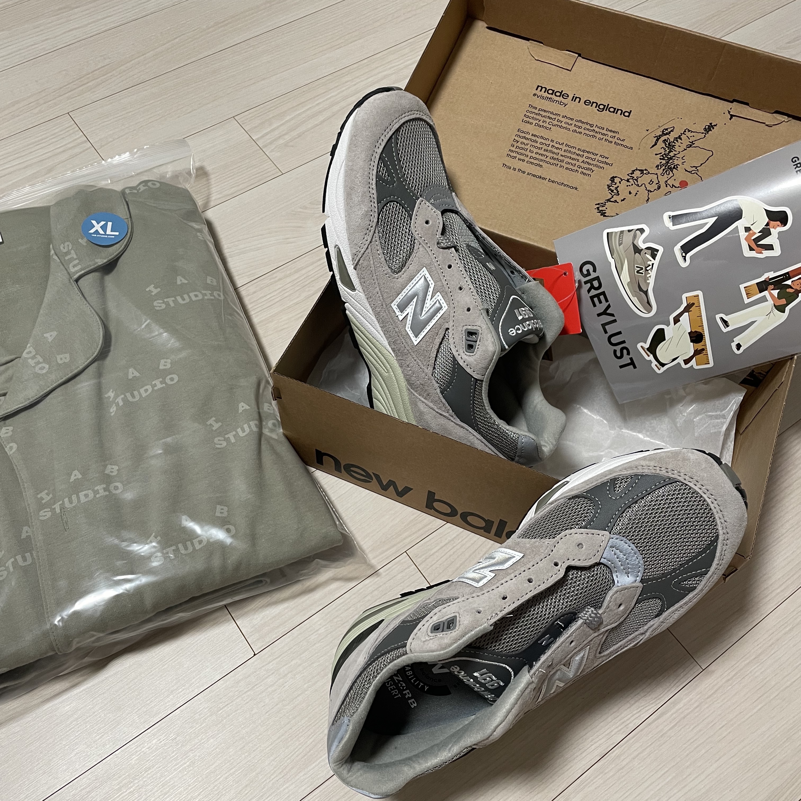 New Balance 991 Made in UK Grey, IAB Studio Pajama Set Light Green 착용 스타일 - 2