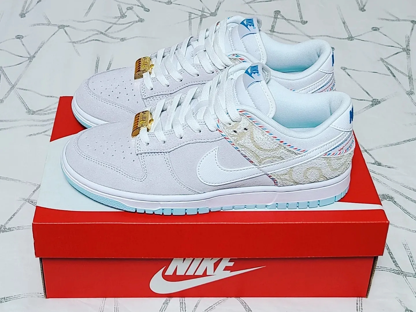 Nike Dunk Low Retro SE Barber Shop Grey 착용 스타일 - 2