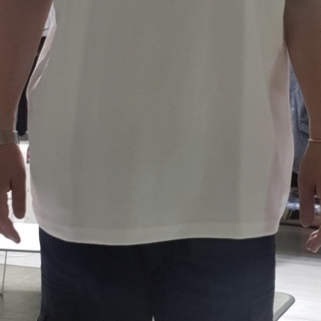 IAB Studio T-Shirt White Light Green 착용 스타일 - 1