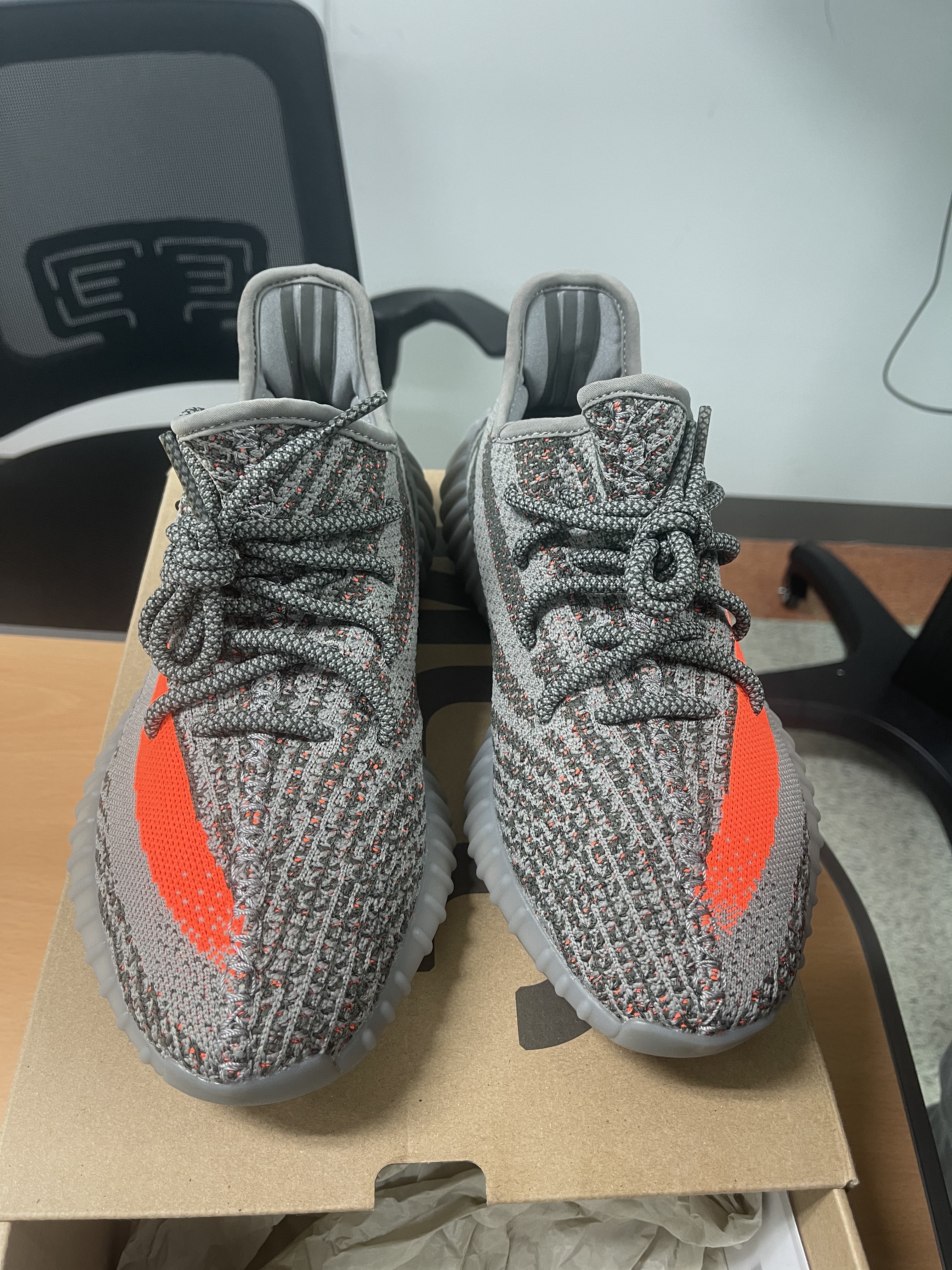 Adidas Yeezy Boost 350 V2 Beluga - Reflective 착용 스타일 - 2