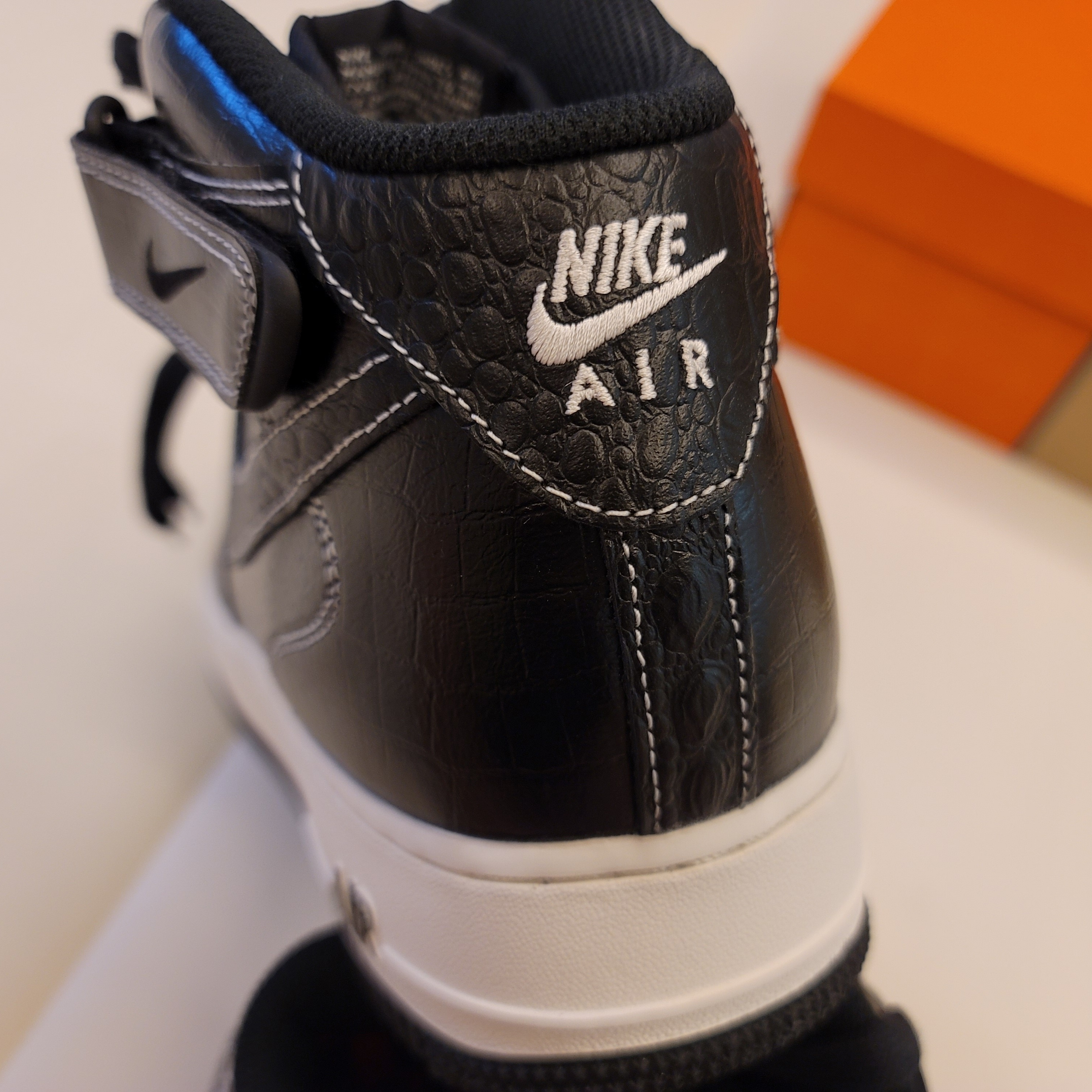 Nike Air Force 1 Mid '07 LX Our Force 1 착용 스타일 - 2