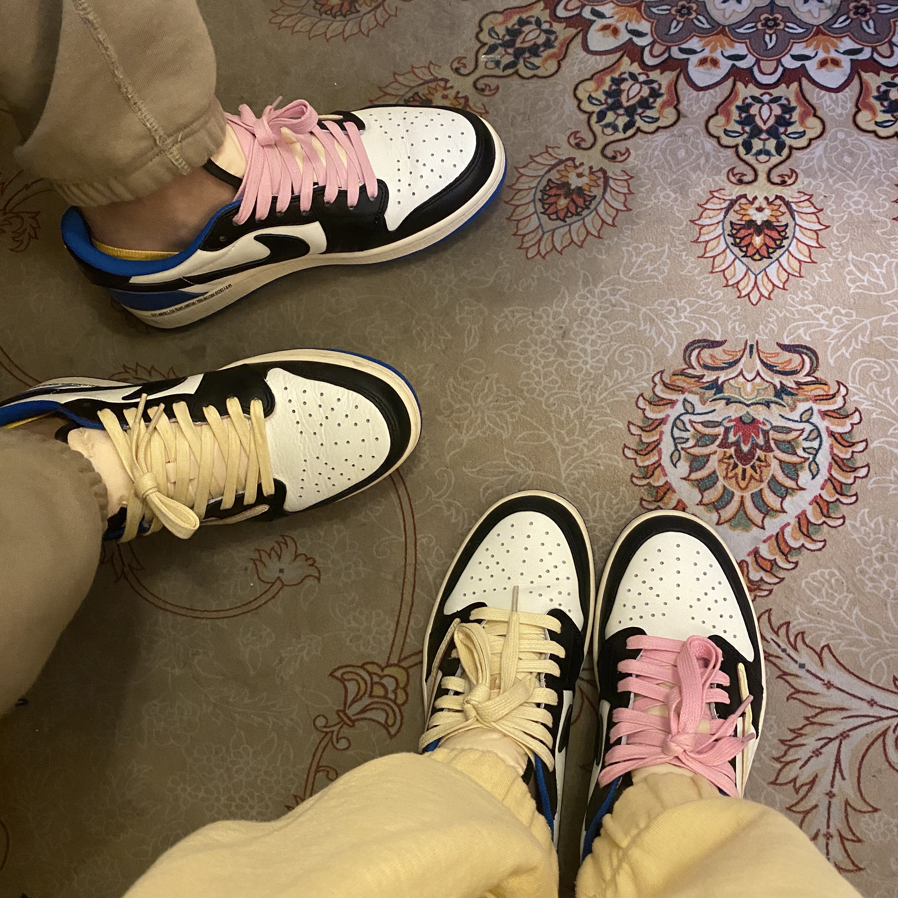 Jordan 1 x Travis Scott x Fragment Retro Low OG SP Military Blue, Jordan 1 Retro High OG Patent Bred 착용 스타일 - 1