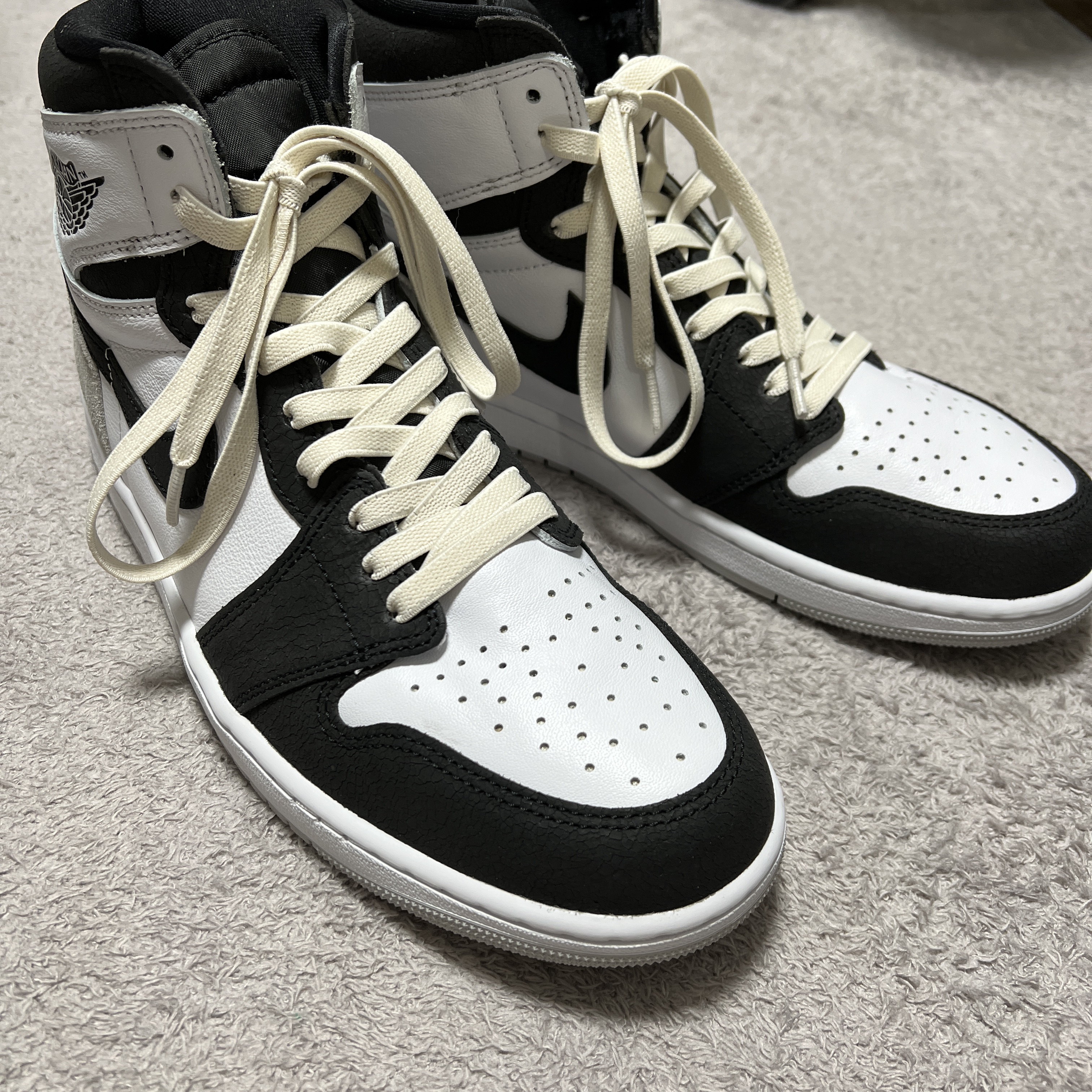 Jordan 1 Retro High OG Bleached Coral 착용 스타일 - 2