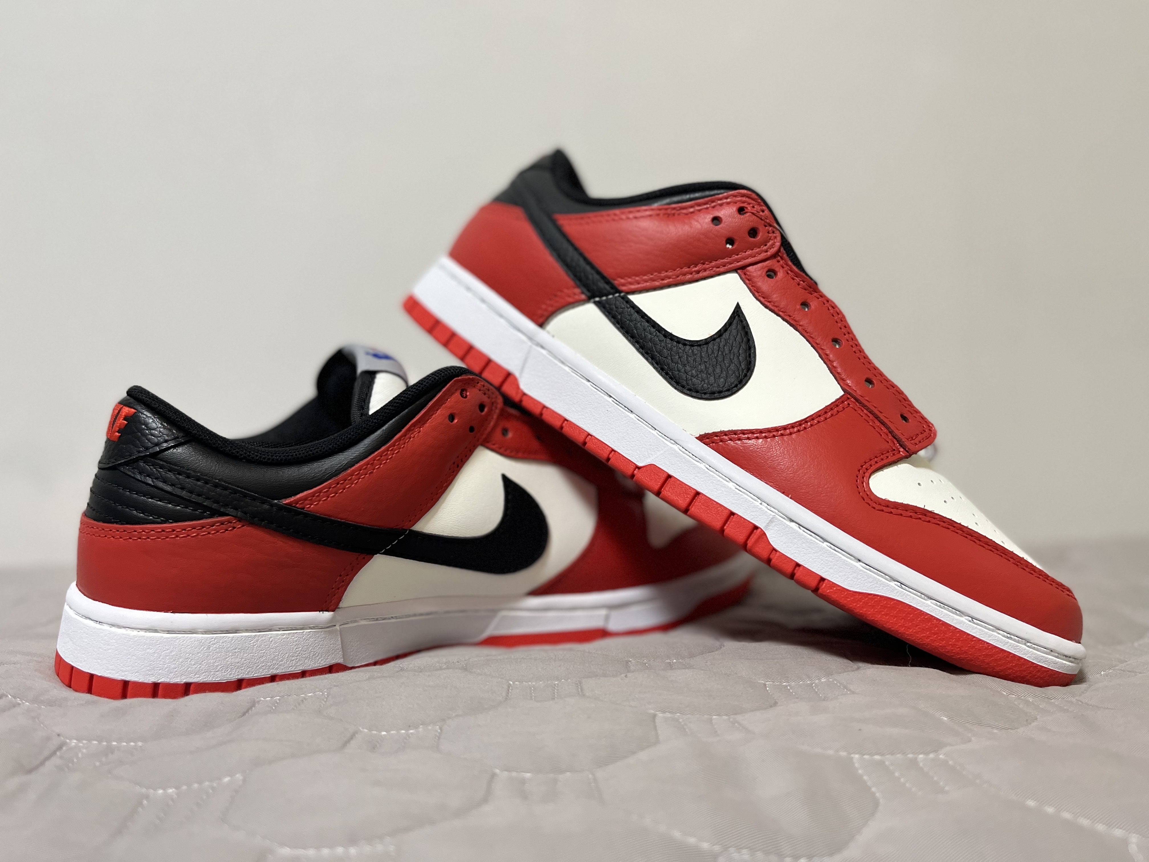 Nike x NBA Dunk Low Retro EMB Black and Chile Red, (GS) Nike x NBA Dunk Low Black and Chile Red 착용 스타일 - 1