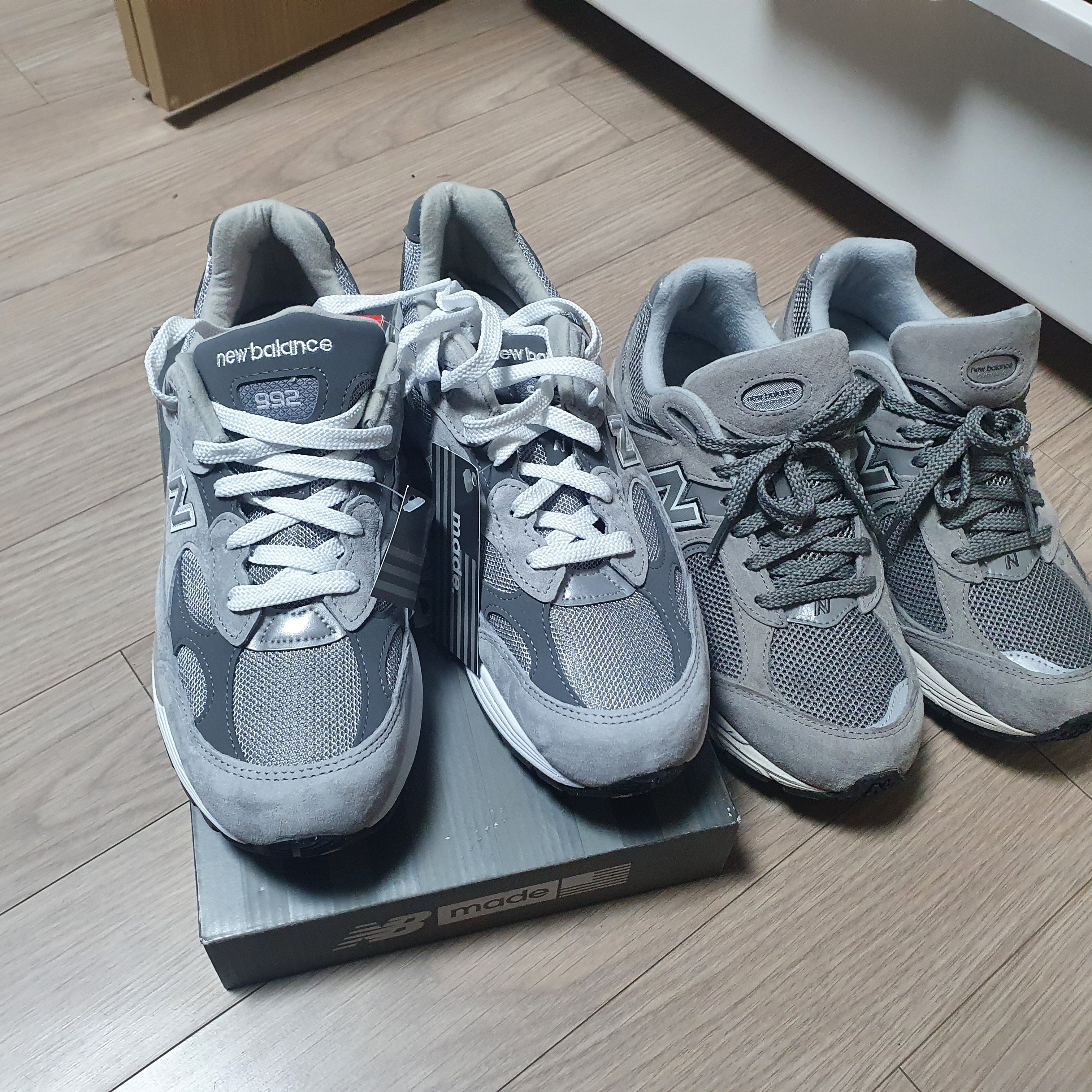 New Balance 992 Made in USA Grey - D Standard, New Balance 2002R Grey 착용 스타일 - 1
