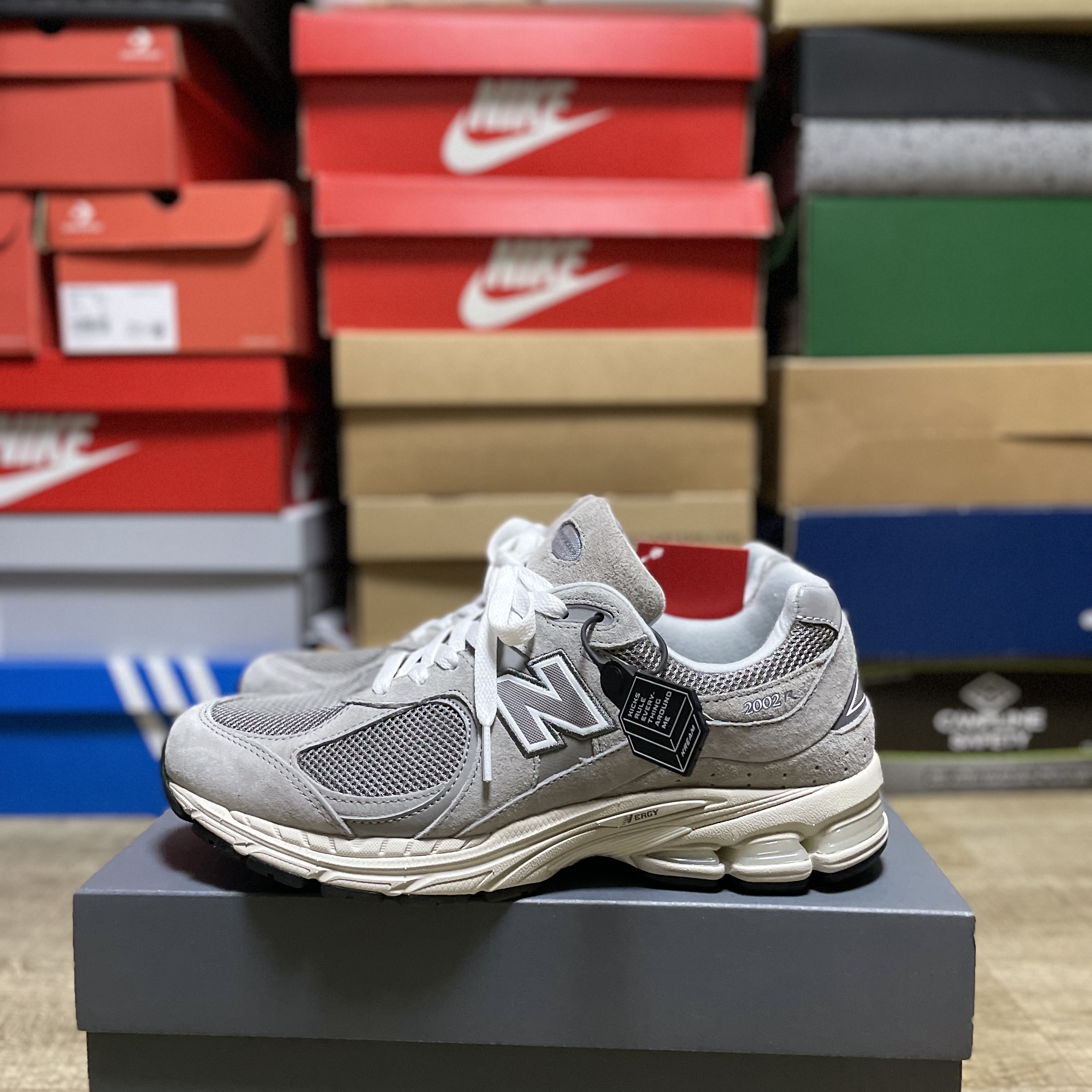 New Balance 2002R Grey 착용 스타일 - 3