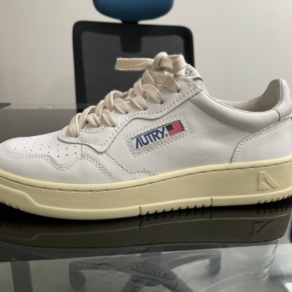 Autry Medalist Low Leather Sneakers White 착용 스타일