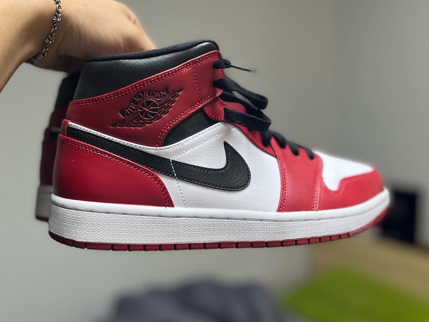 Jordan 1 Mid Chicago 2020 착용 스타일 - 1
