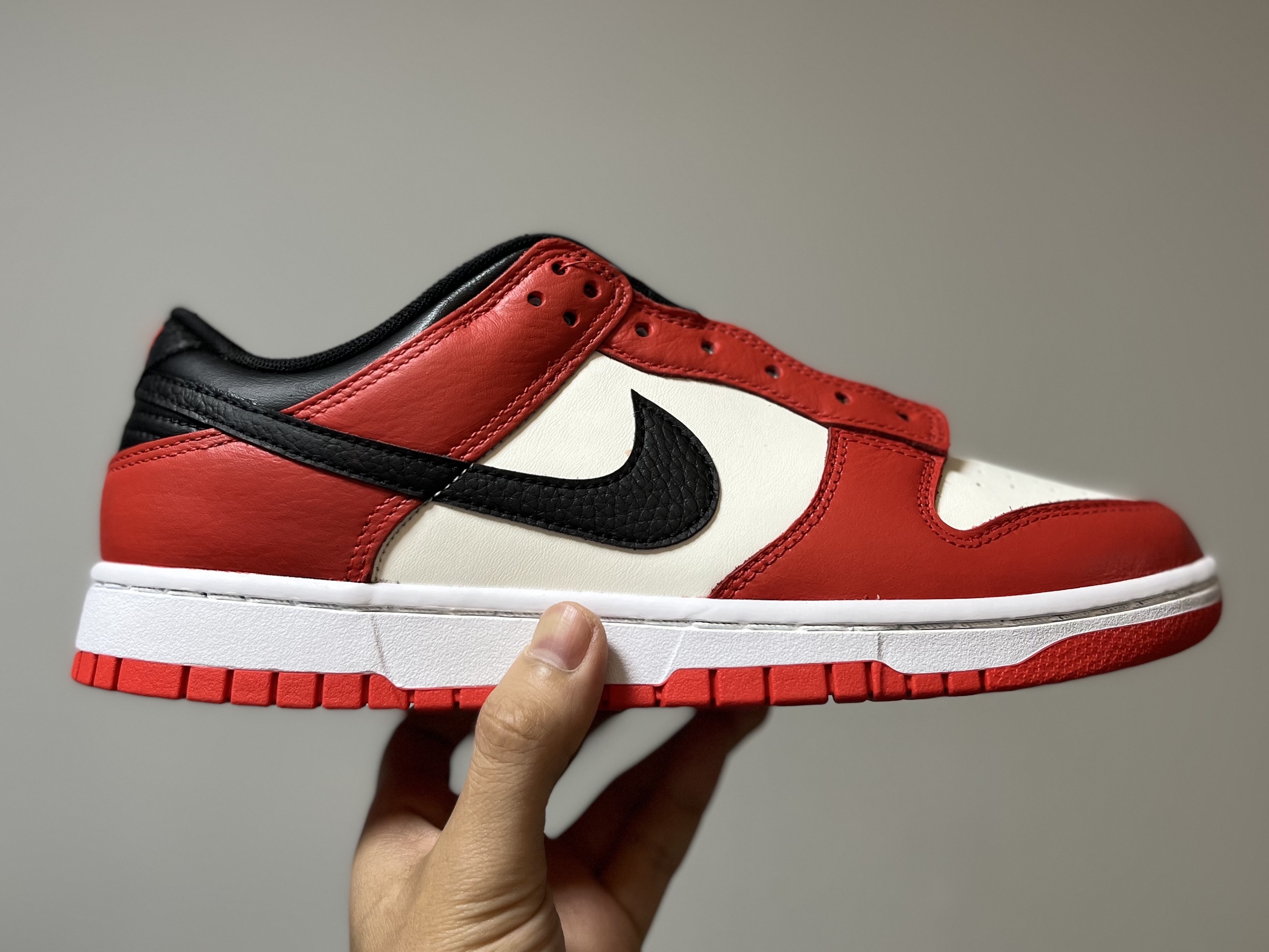 Nike x NBA Dunk Low Retro EMB Black and Chile Red, (GS) Nike x NBA Dunk Low Black and Chile Red 착용 스타일 - 2