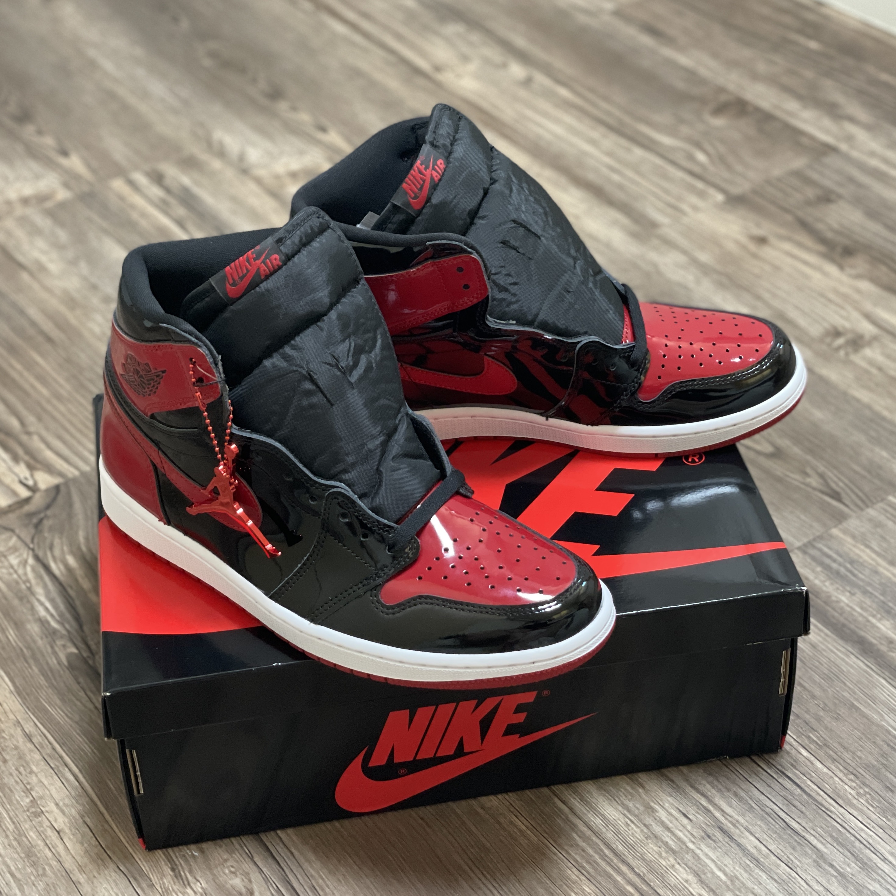 Jordan 1 Retro High OG Patent Bred 착용 스타일 - 1