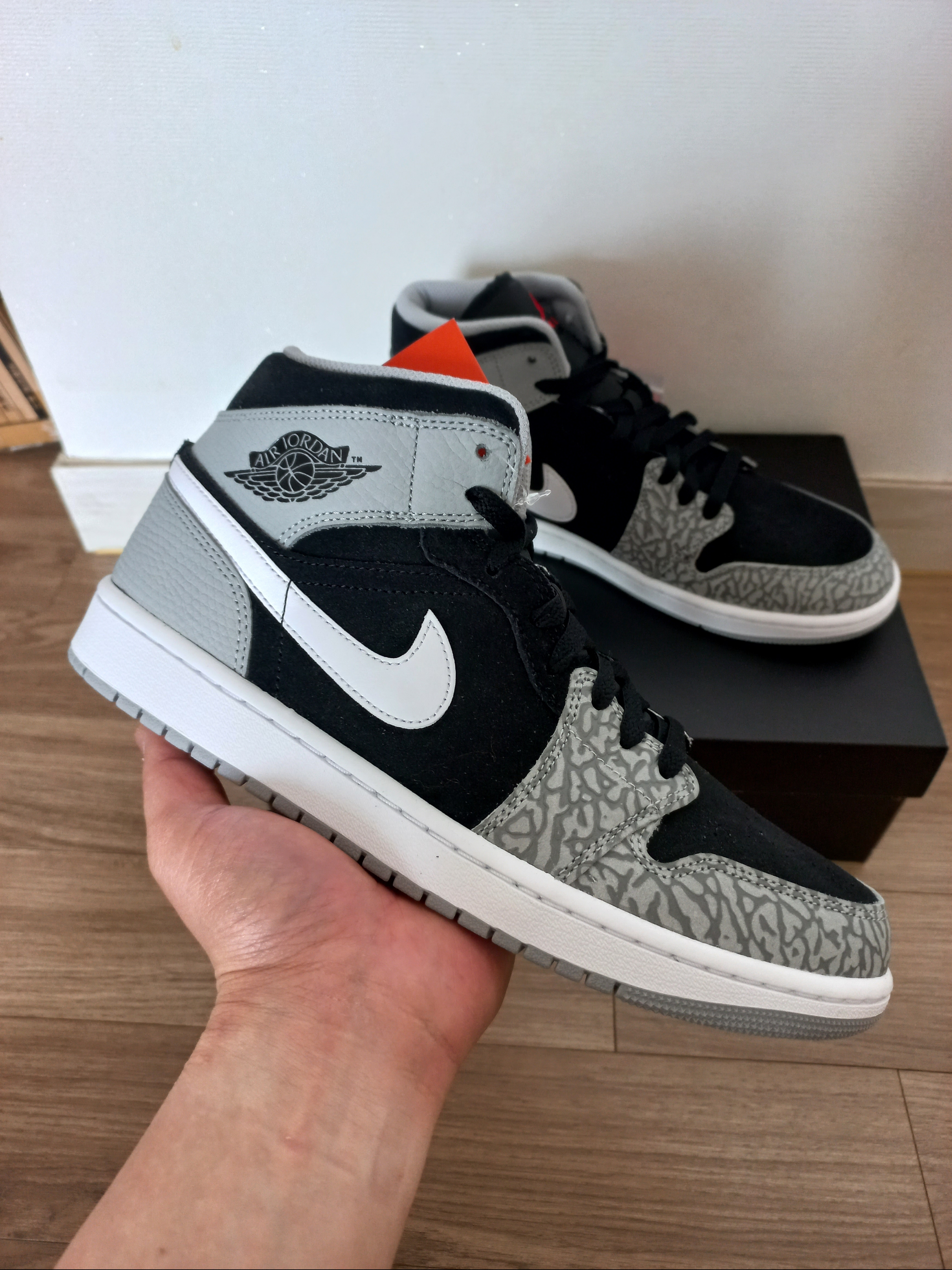 Jordan 1 Mid Elephant Toe 착용 스타일 - 1