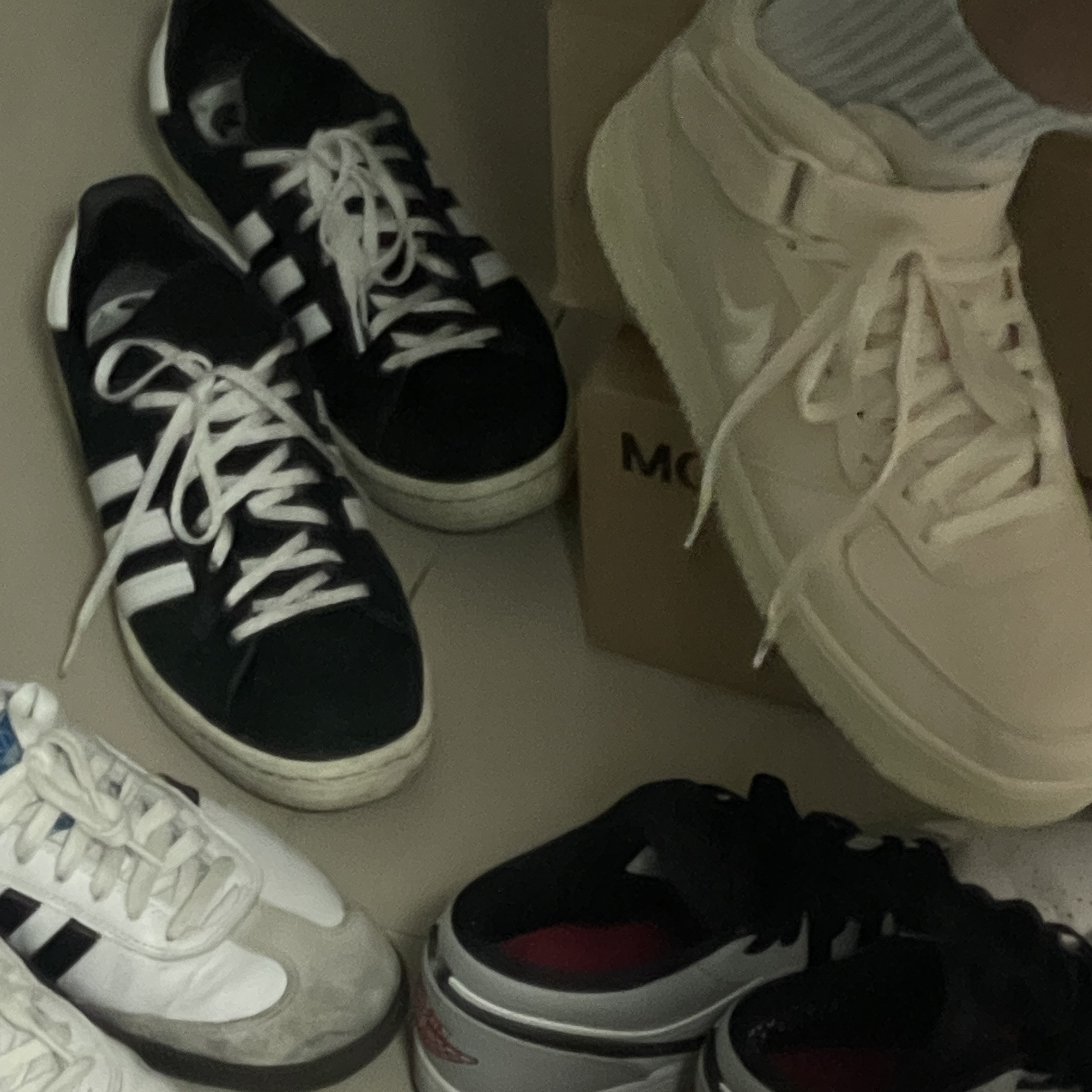 Adidas Campus 80s Japan Pack Black, Nike x Stussy Air Force 1 '07 Mid SP Fossil 착용 스타일
