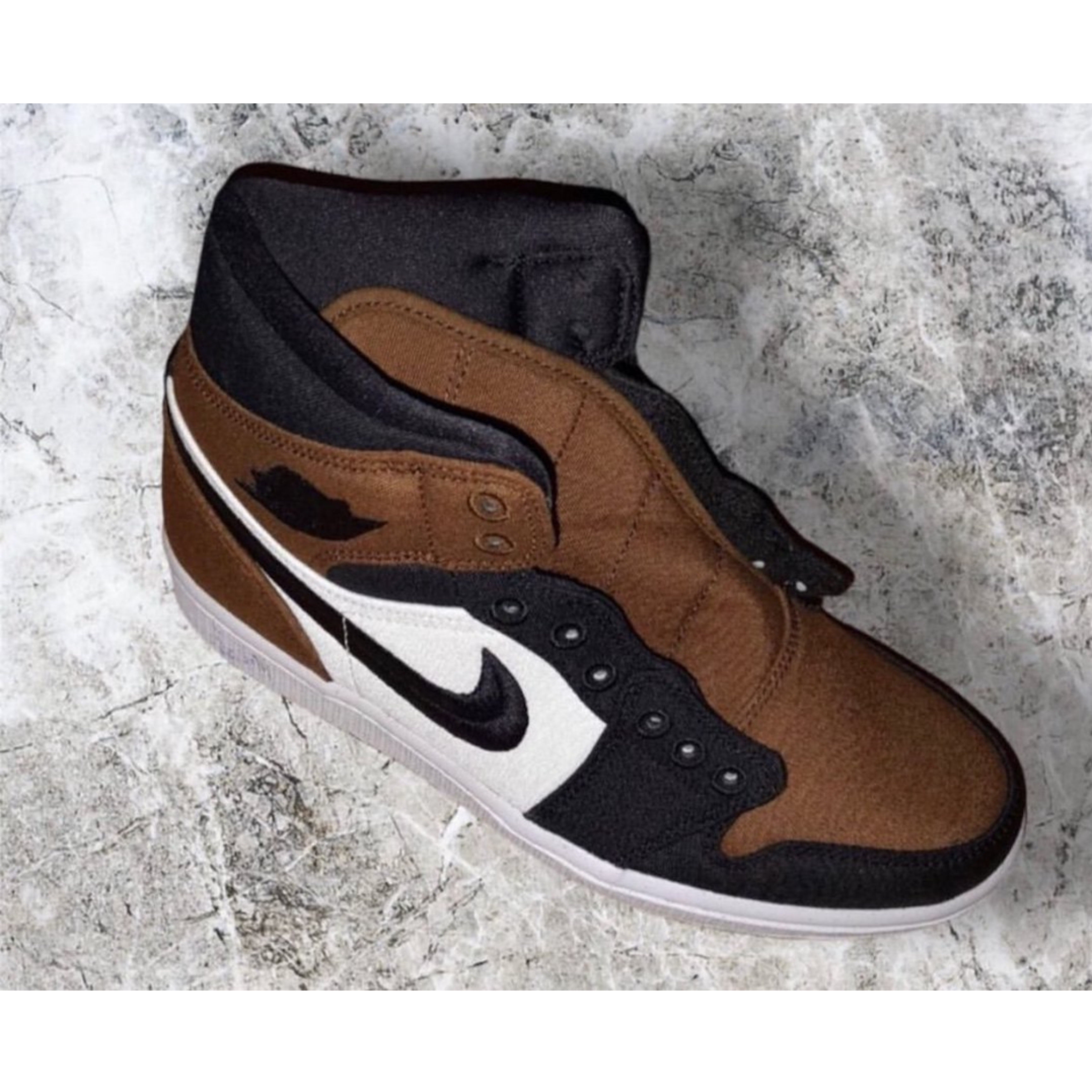 Jordan 1 Retro High OG Black Mocha, (GS) Jordan 1 Retro High OG Black Mocha 착용 스타일 - 4