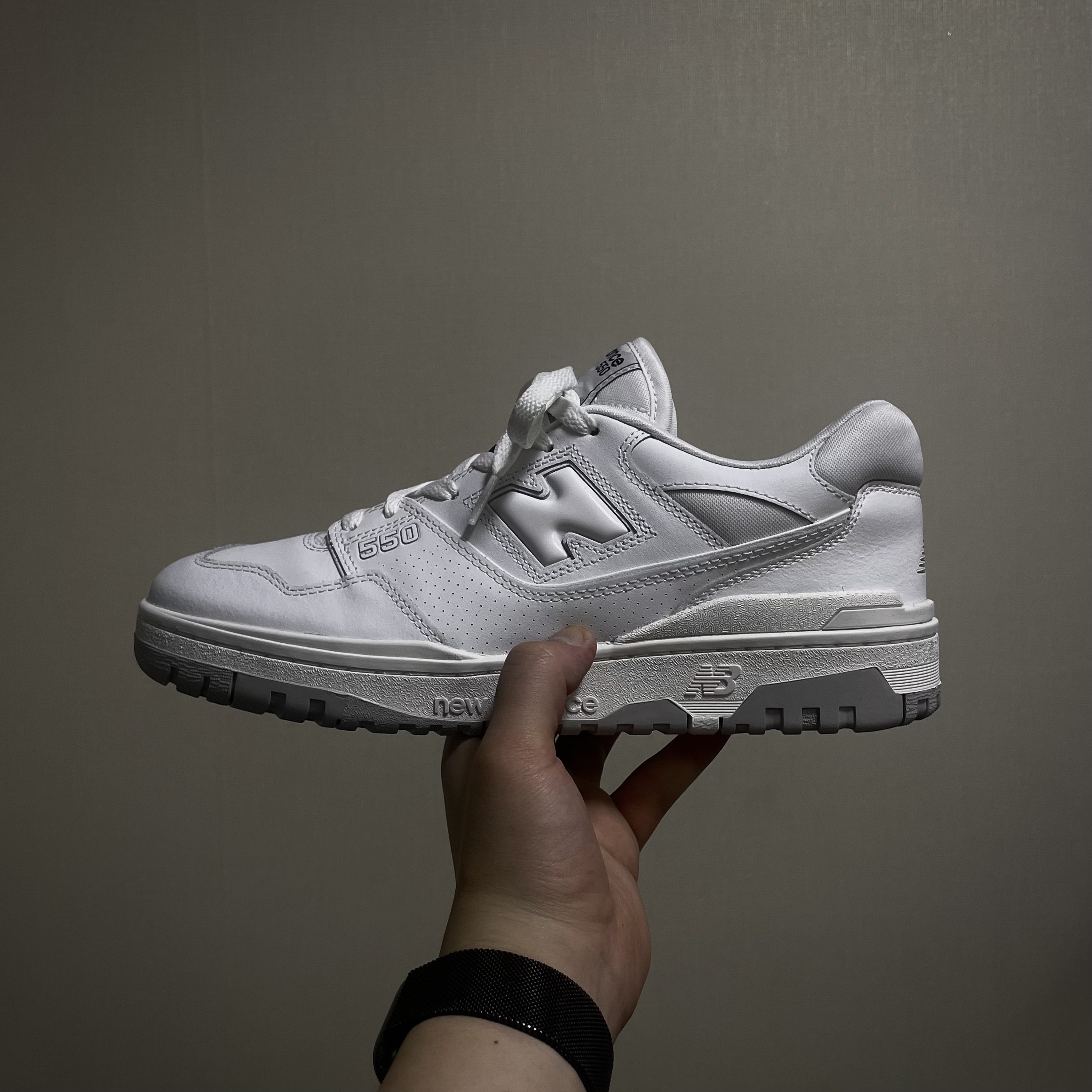 New Balance 550 White - 2E Wide 착용 스타일 - 1