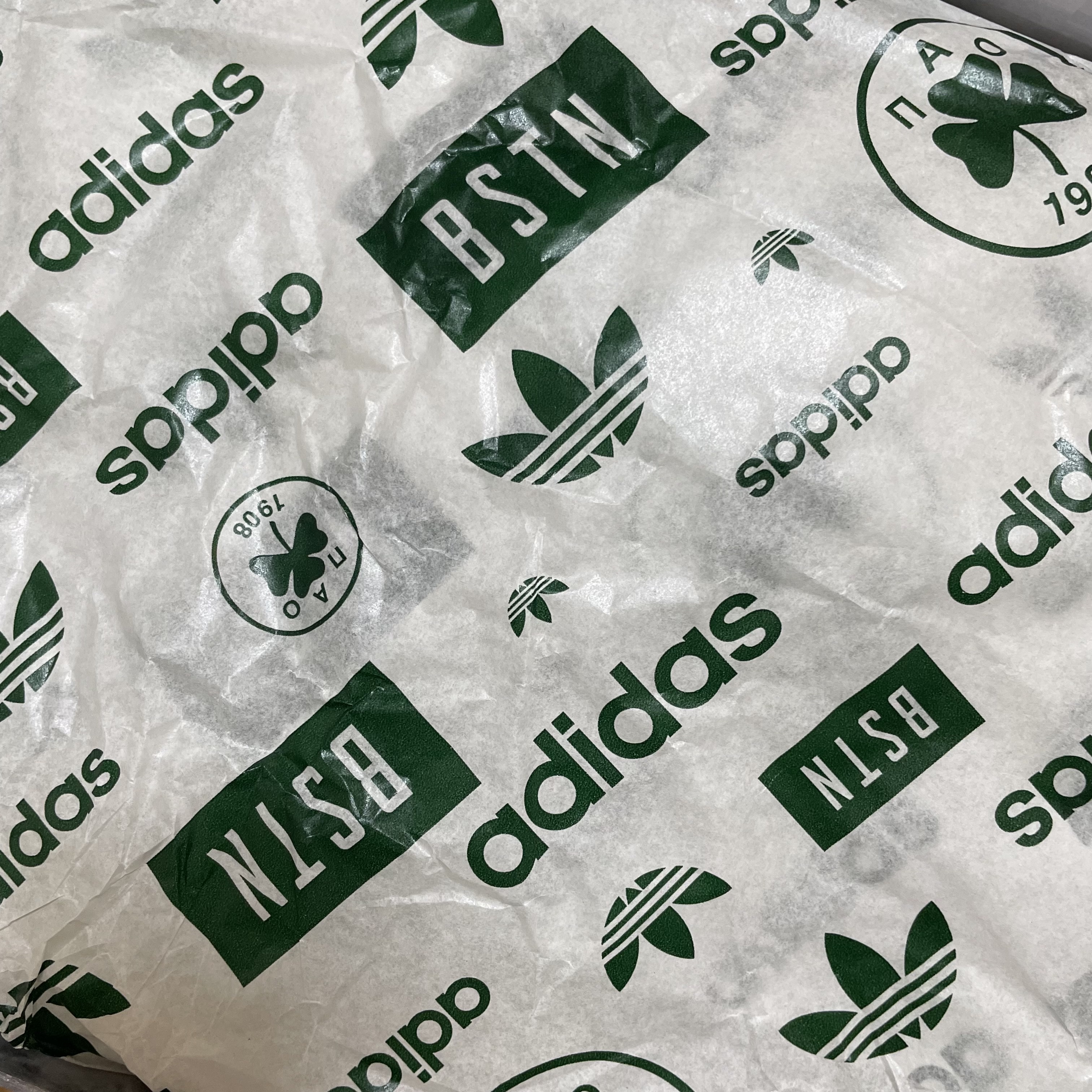 Adidas x BSTN Forum 84 Low Panathinaikos 착용 스타일 - 2