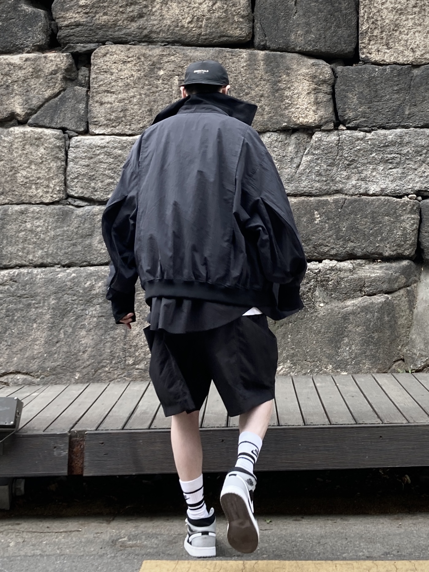Jordan 1 Mid Elephant Toe, Essentials x New Era Retro Crown Strapback Black 착용 스타일 - 4