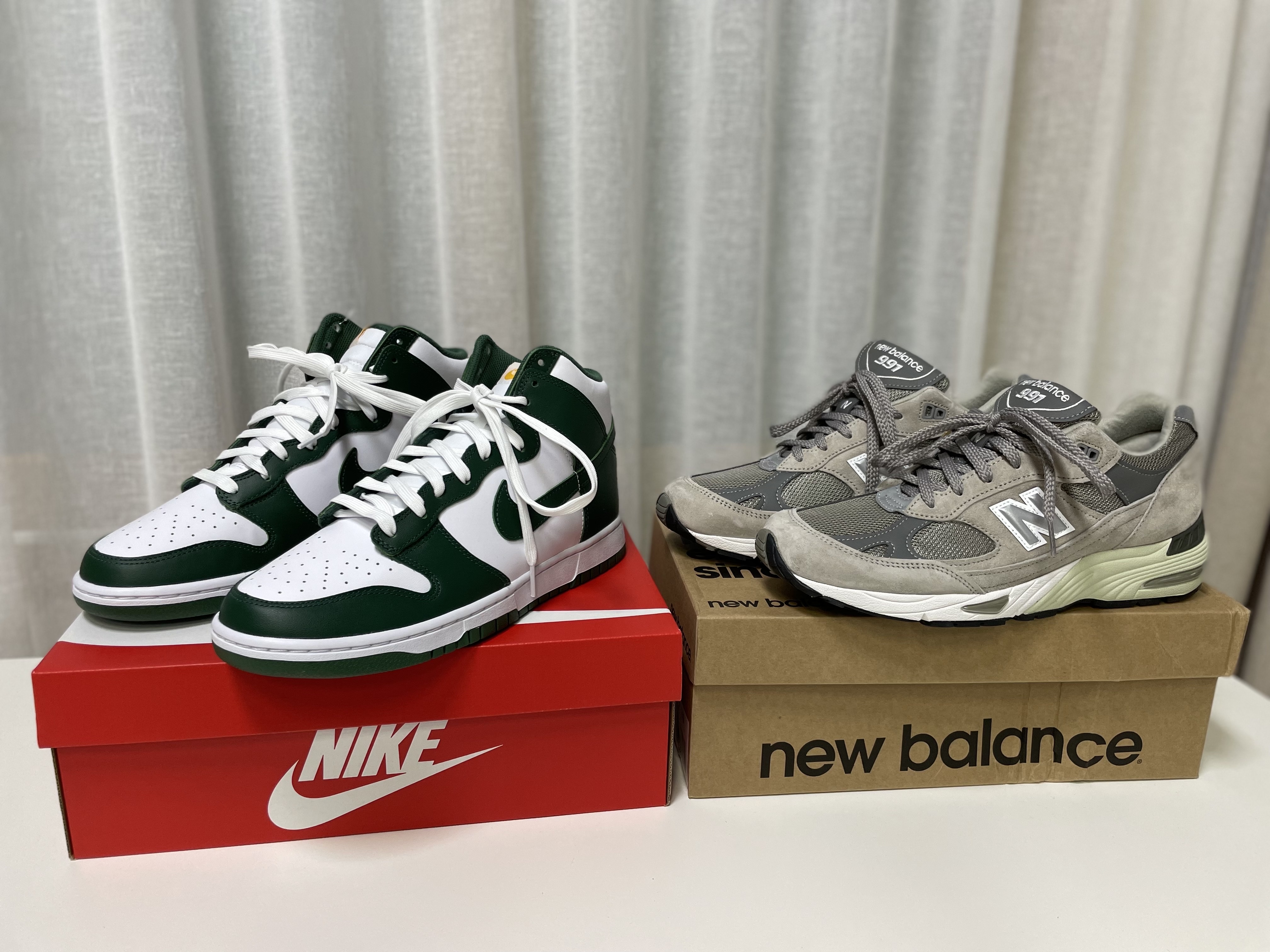 Nike Dunk High Retro Noble Green, New Balance 991 Made in UK Grey 착용 스타일