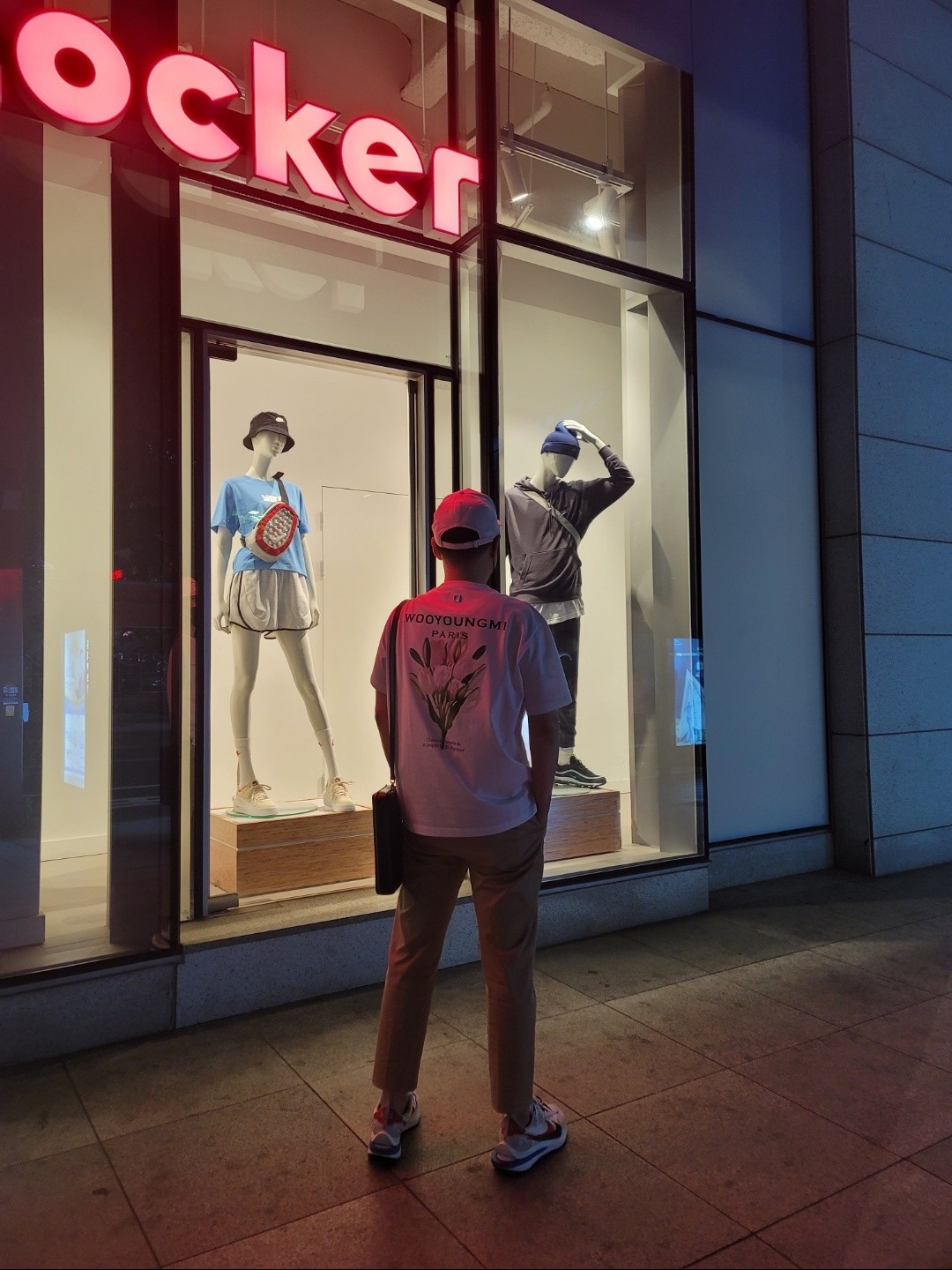 Wooyoungmi Flower Print Back Logo T-Shirt White - 22SS, Nike x Sacai VaporWaffle Royal Fuchsia 착용 스타일