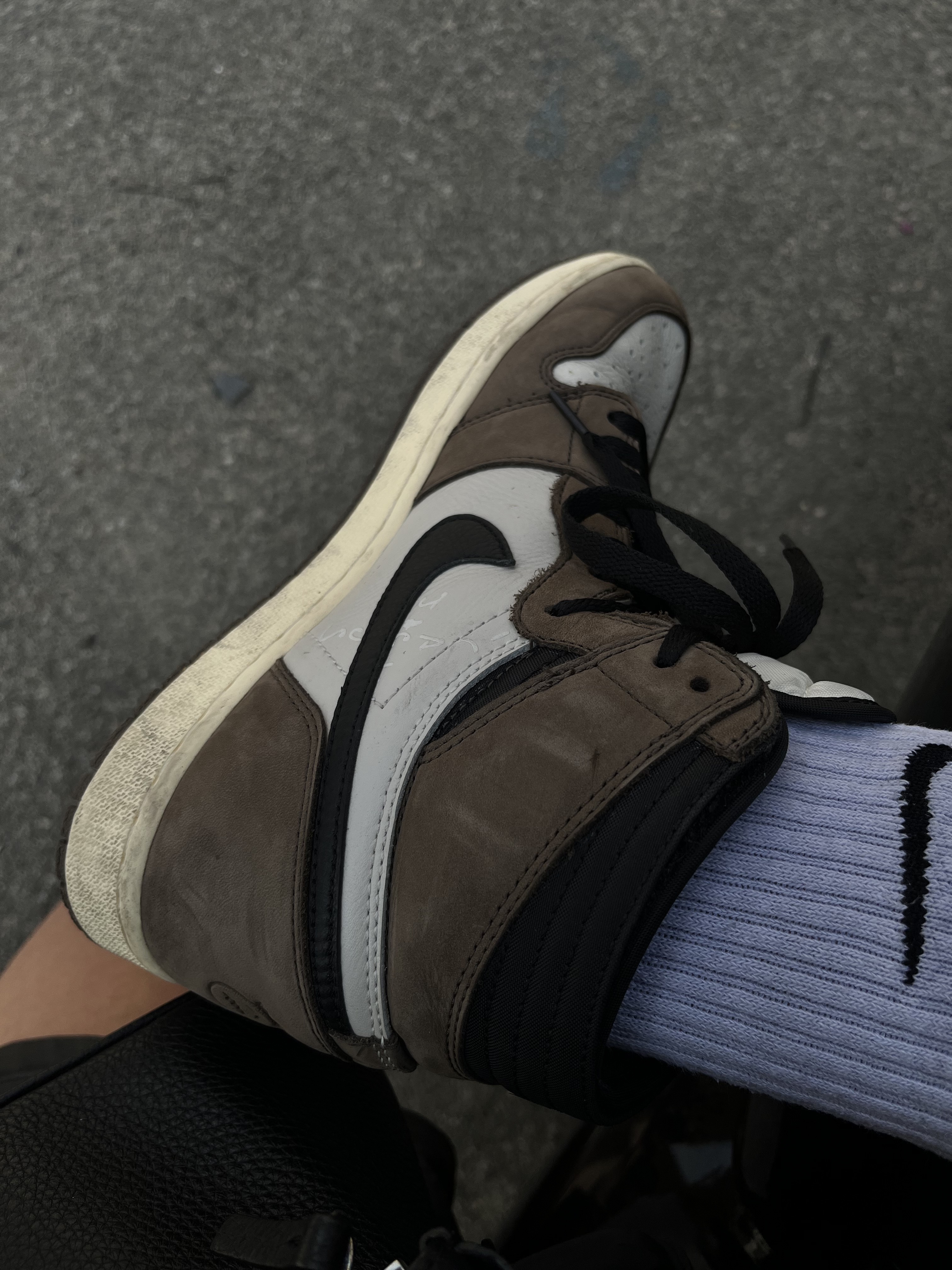 Jordan 1 x Travis Scott Retro High OG SP Mocha 착용 스타일