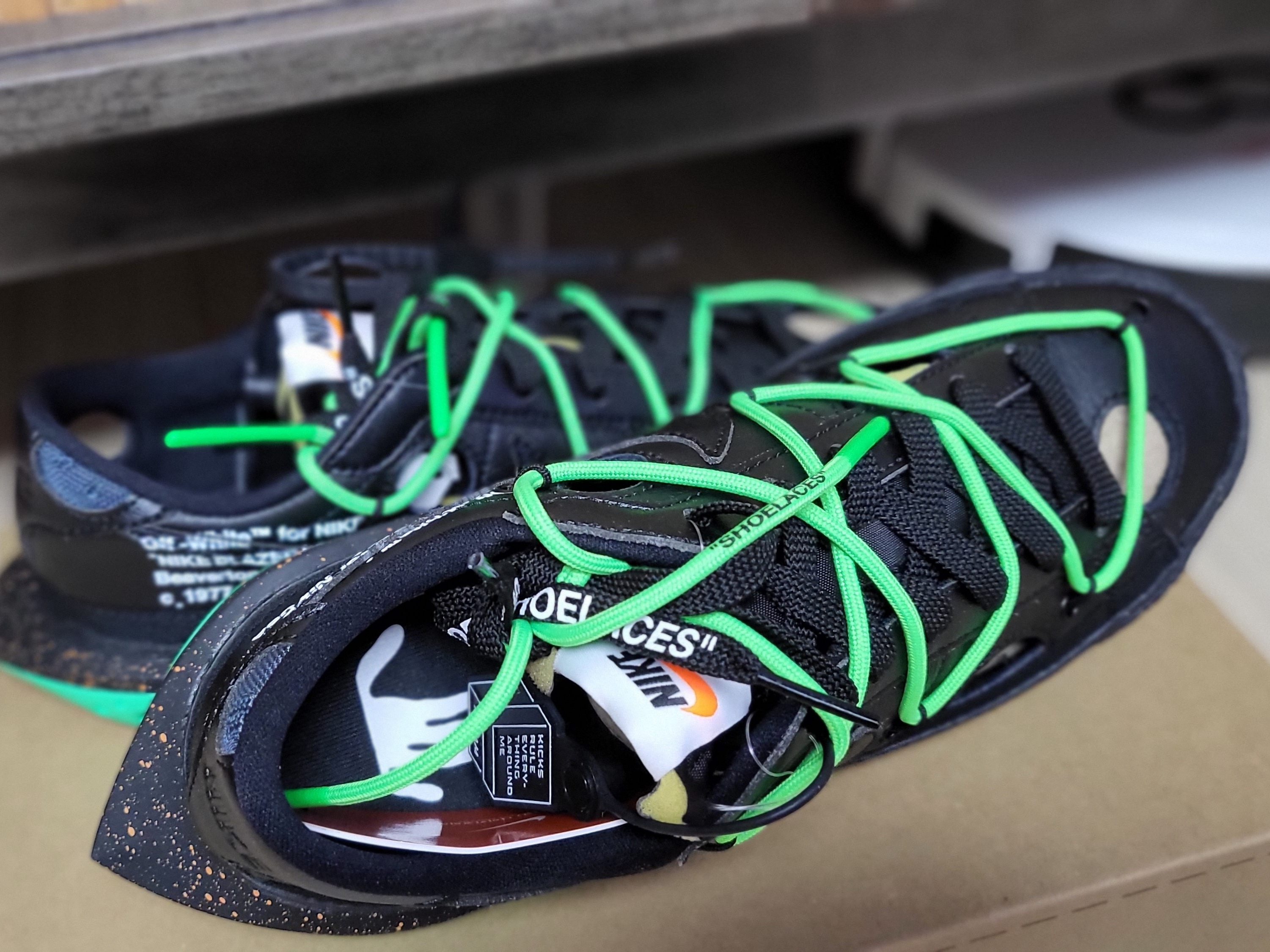 Nike x Off-White Blazer Low '77 Black and Electro Green 착용 스타일 - 5