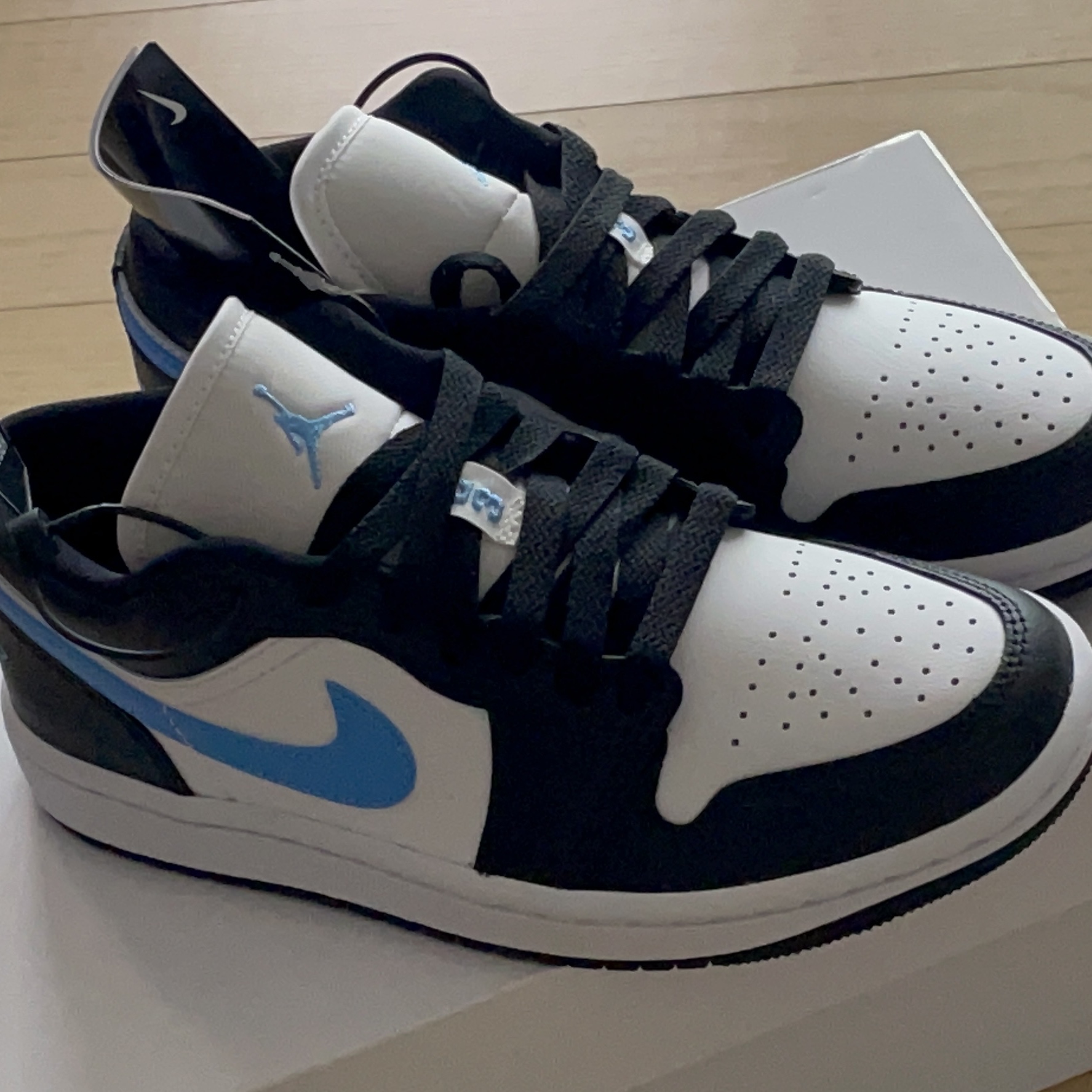 (W) Jordan 1 Low Black University Blue 착용 스타일