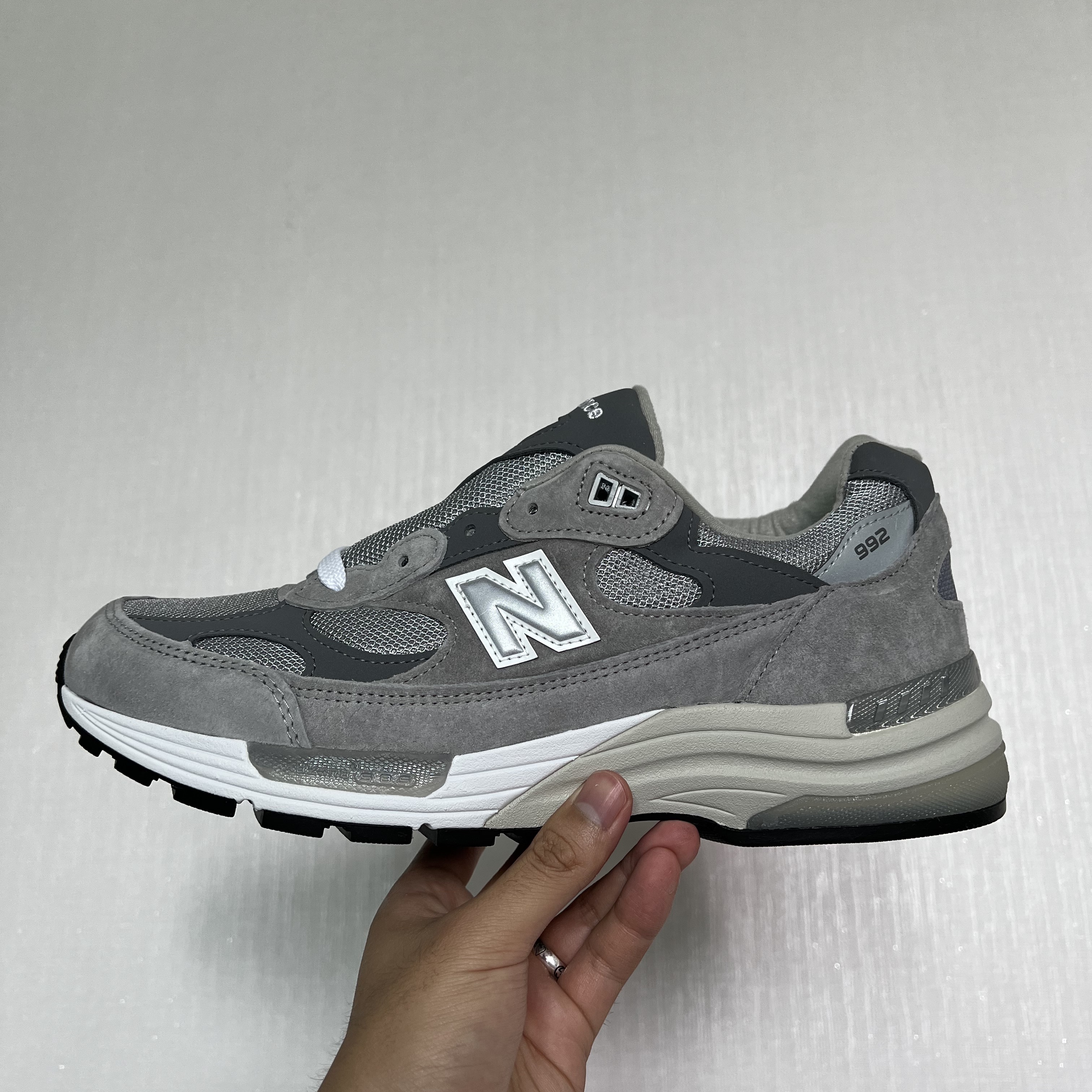 New Balance 992 Made in USA Grey - D Standard 착용 스타일