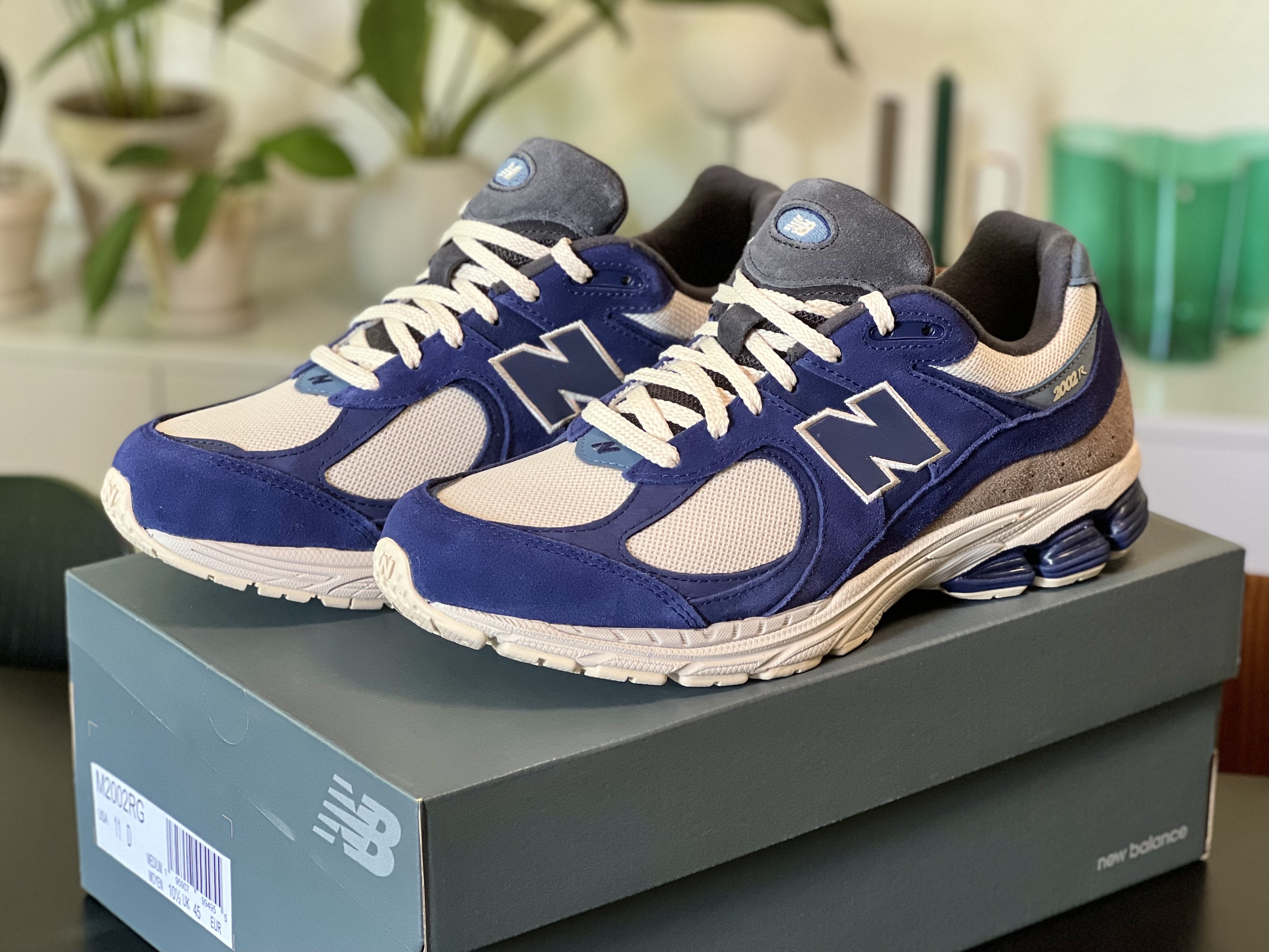 New Balance 2002R Light Cream Purple 착용 스타일