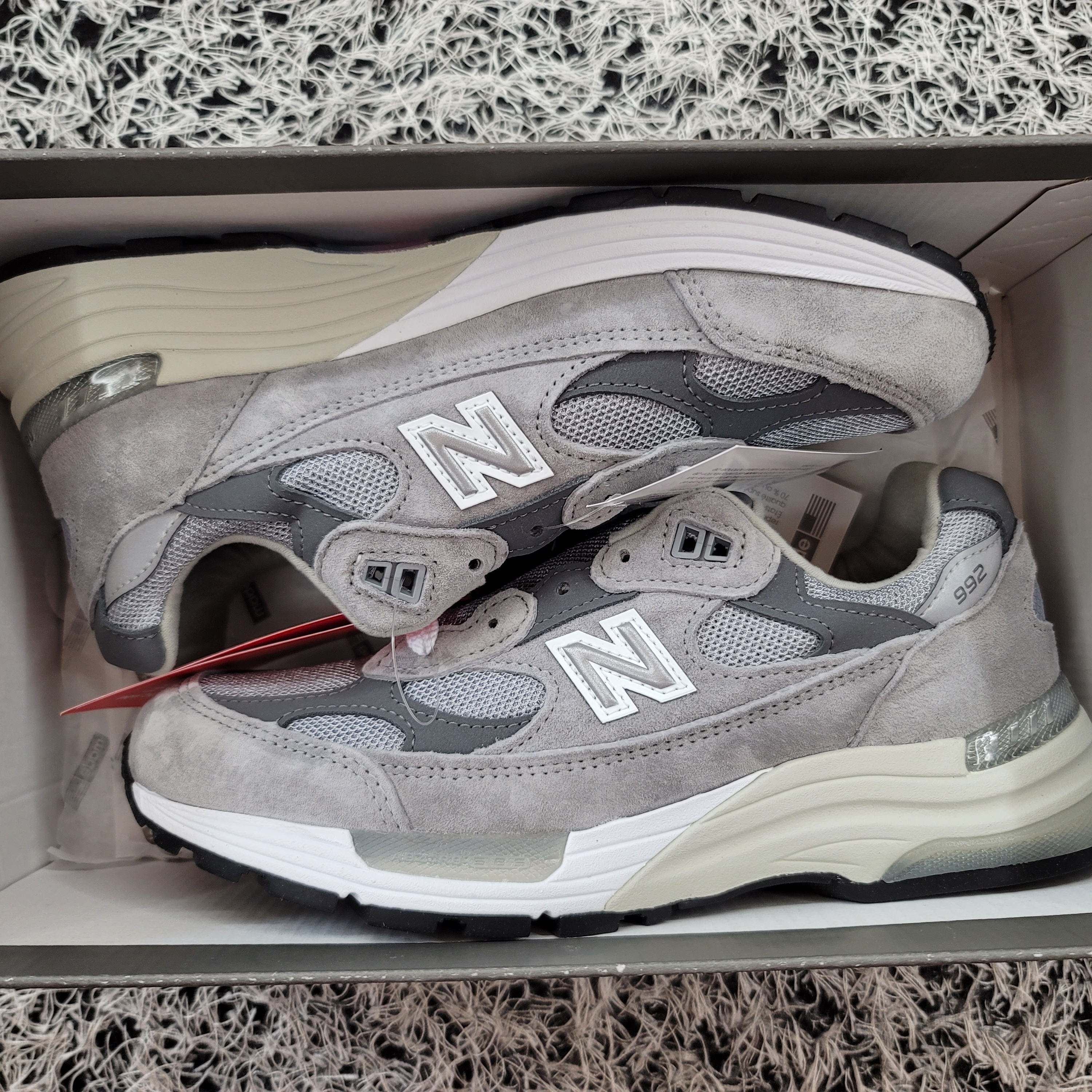 New Balance 992 Made in USA Grey - D Standard 착용 스타일