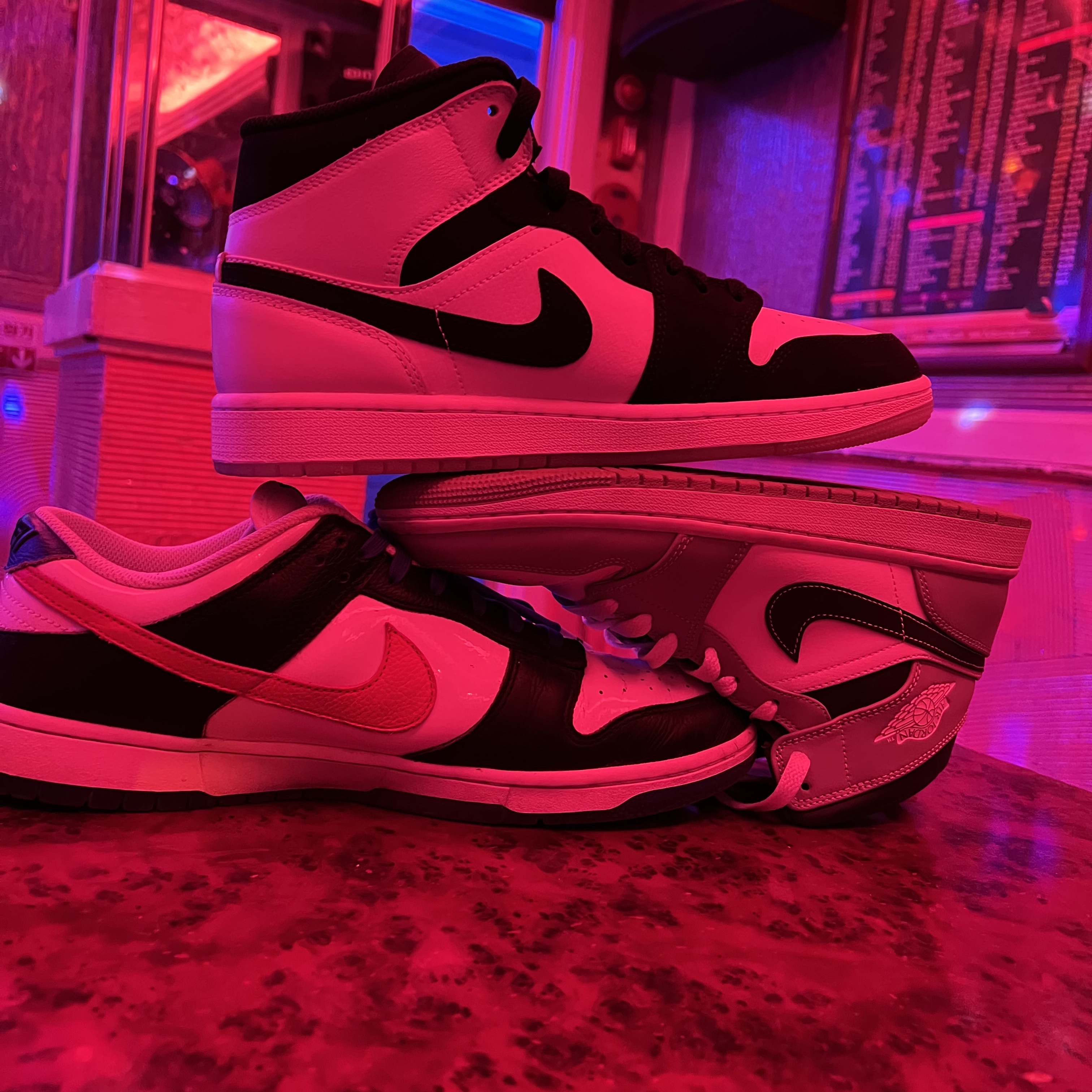 Jordan 1 Mid Light Smoke Grey Anthracite, Nike Dunk Low SE Seoul 착용 스타일