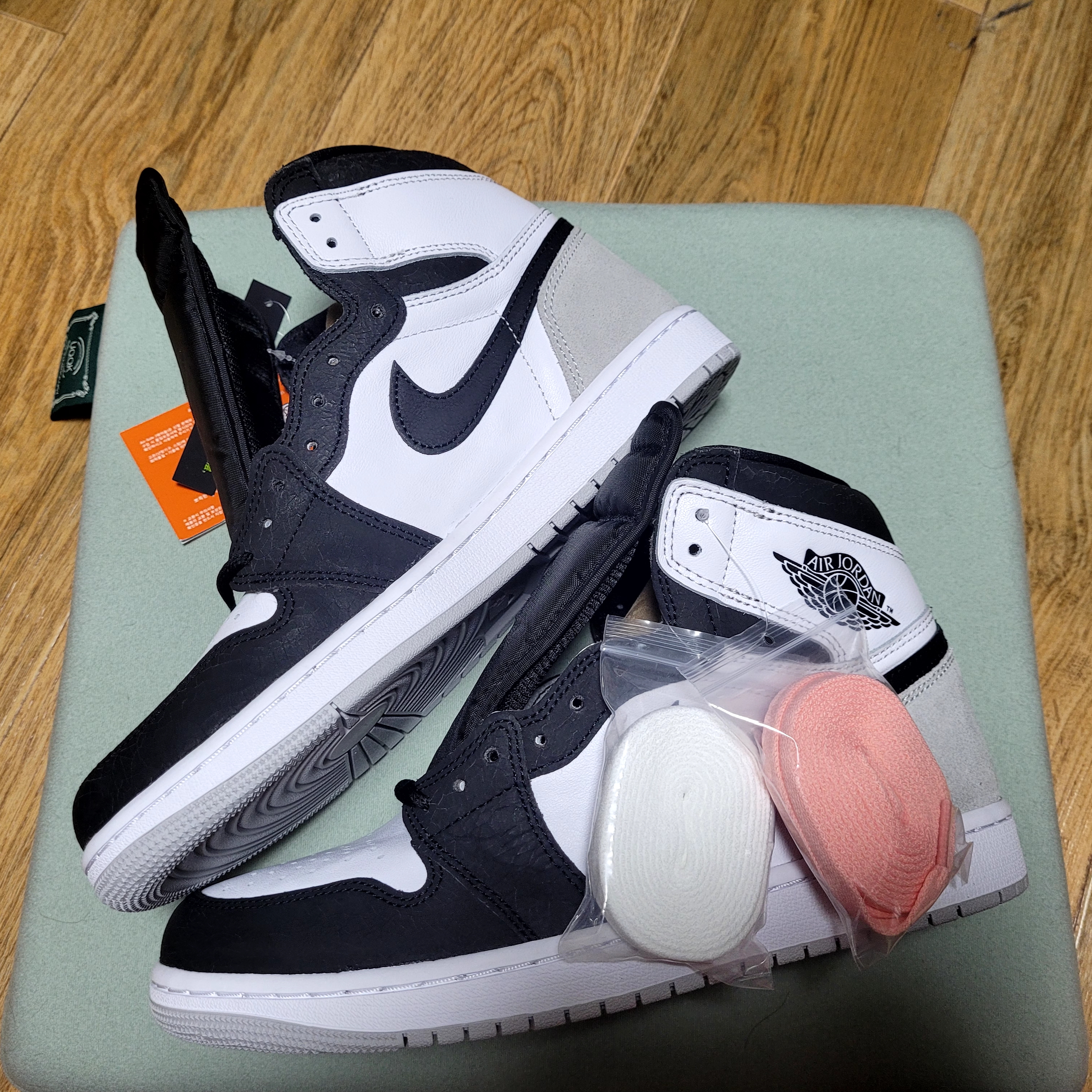 Jordan 1 Retro High OG Bleached Coral 착용 스타일
