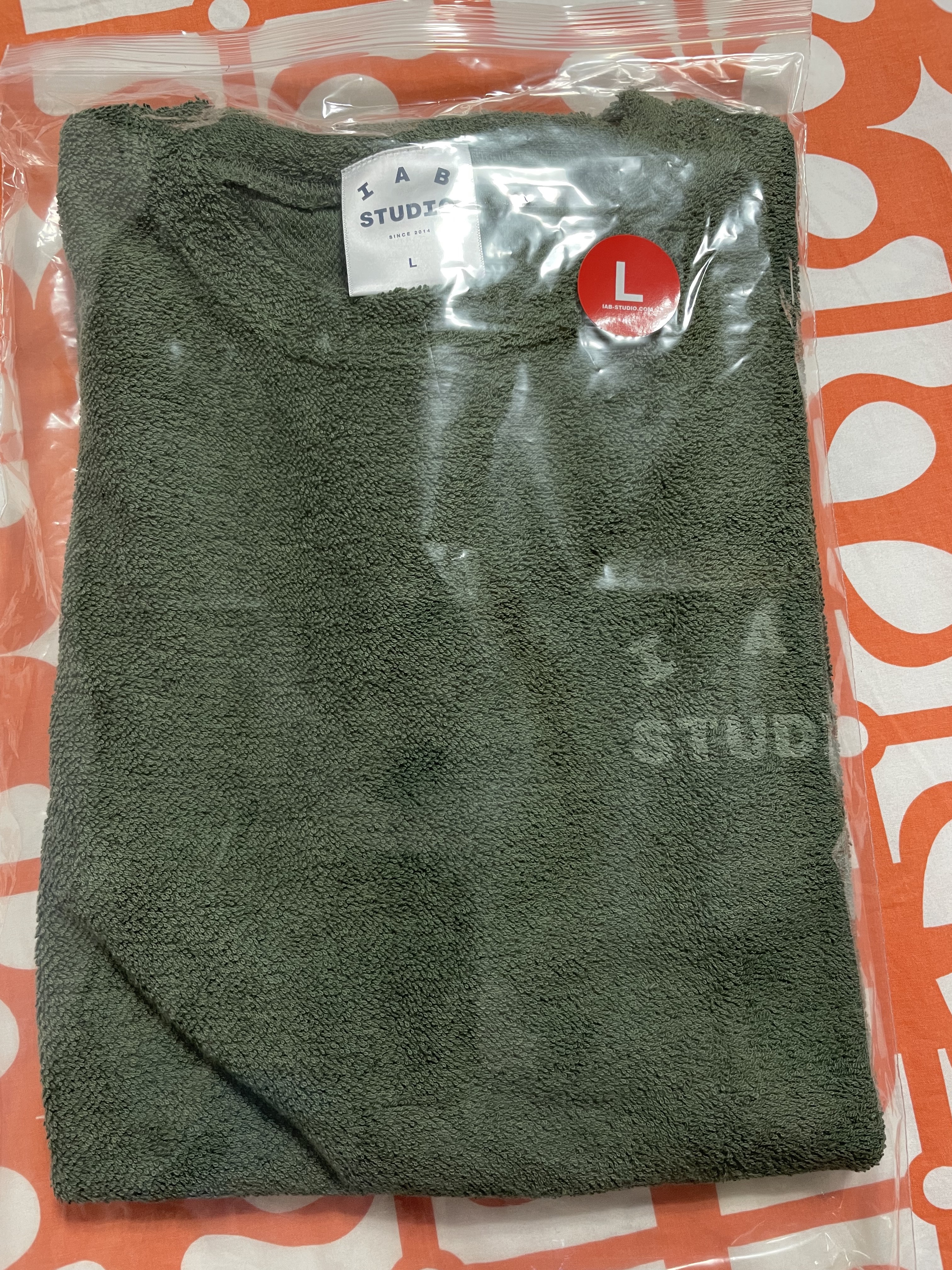 IAB Studio Towel T-Shirt Deep Green 착용 스타일