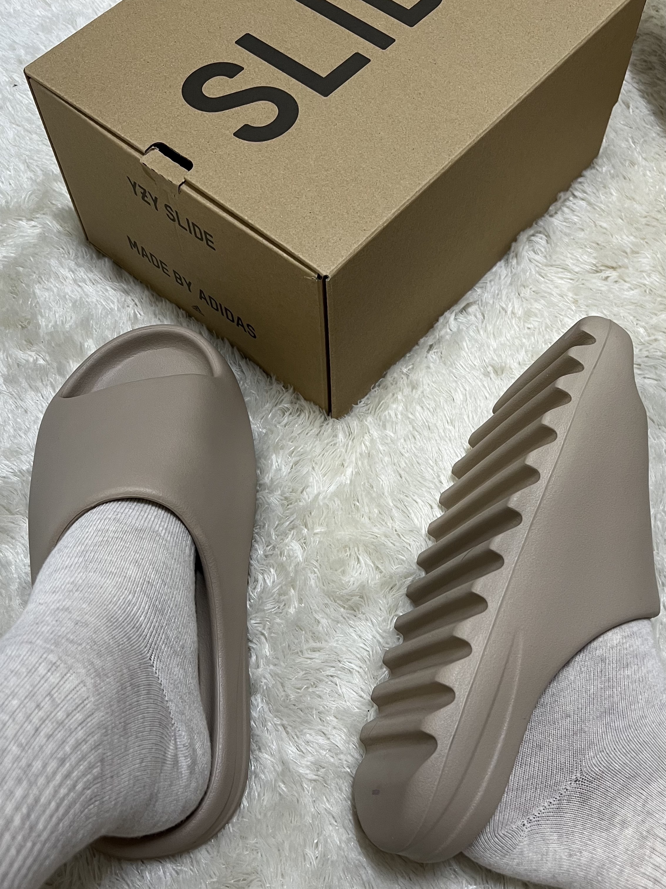 Adidas Yeezy Slide Pure - Re-Release Ver. 착용 스타일