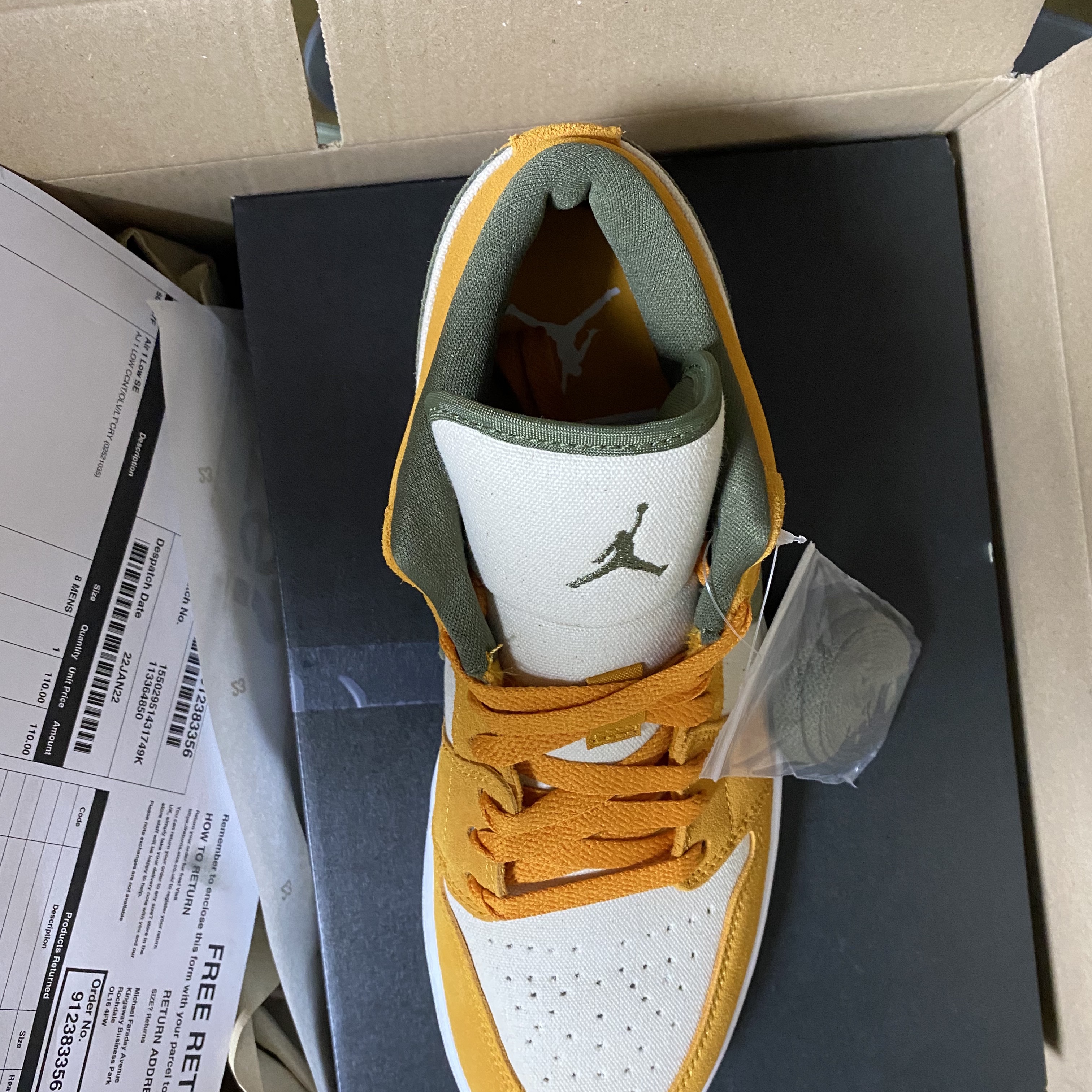 Jordan 1 Low SE Light Curry 착용 스타일 - 2