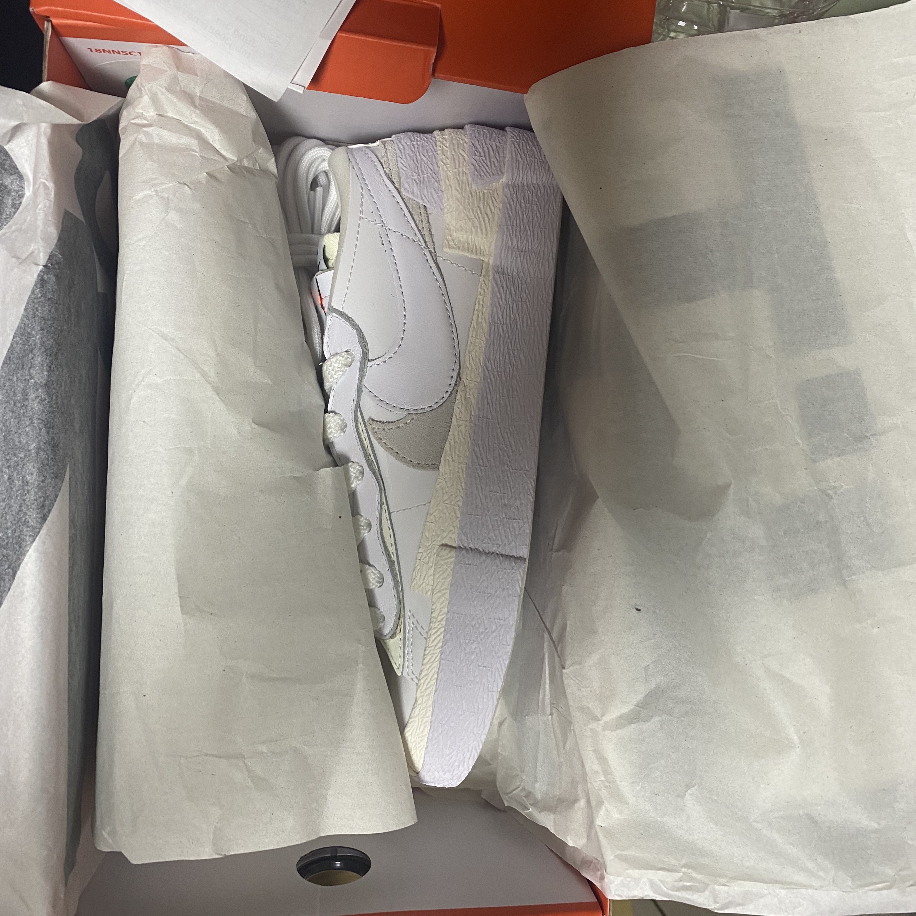 Nike x Sacai Blazer Low White Patent Leather 착용 스타일 - 1