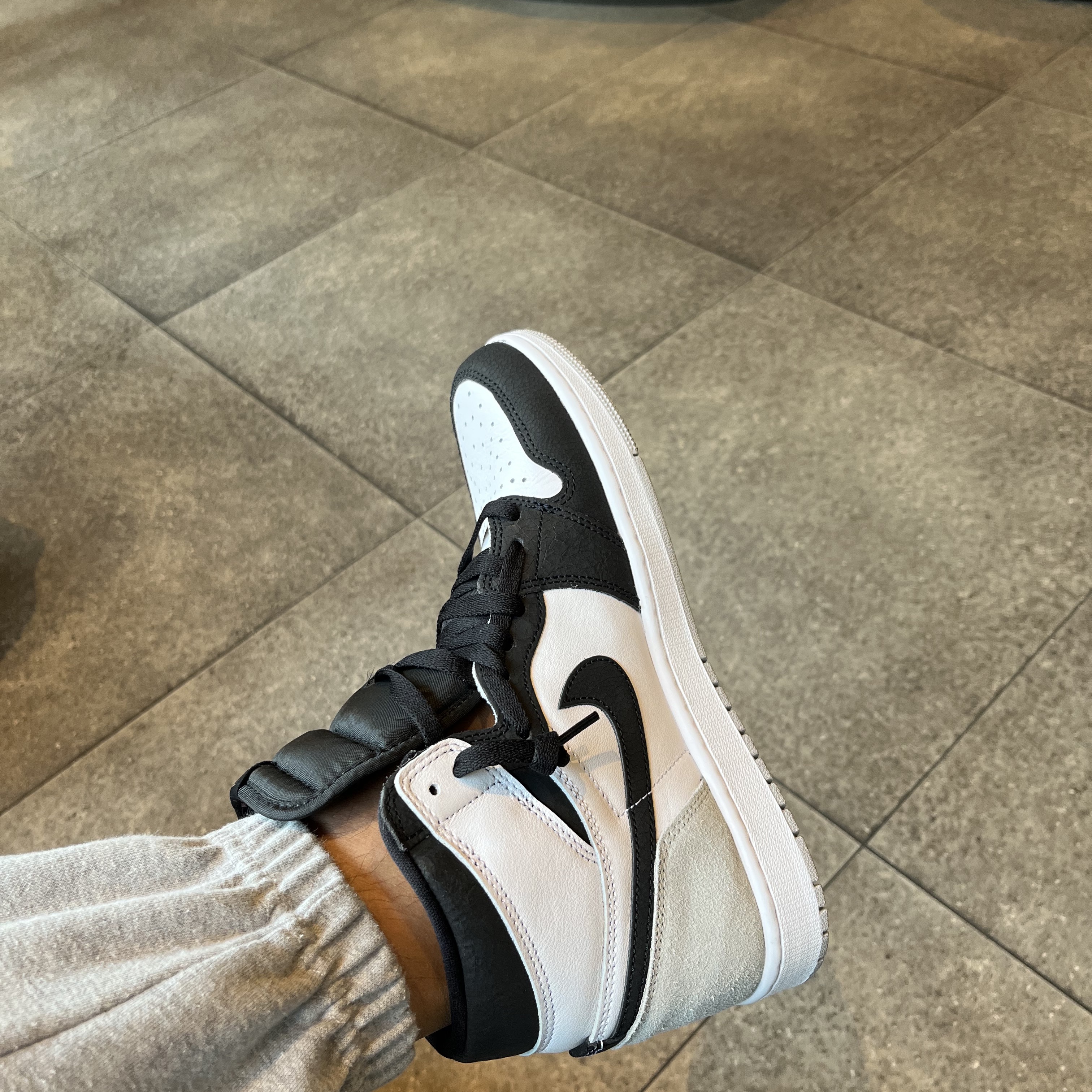 Jordan 1 Retro High OG Bleached Coral 착용 스타일