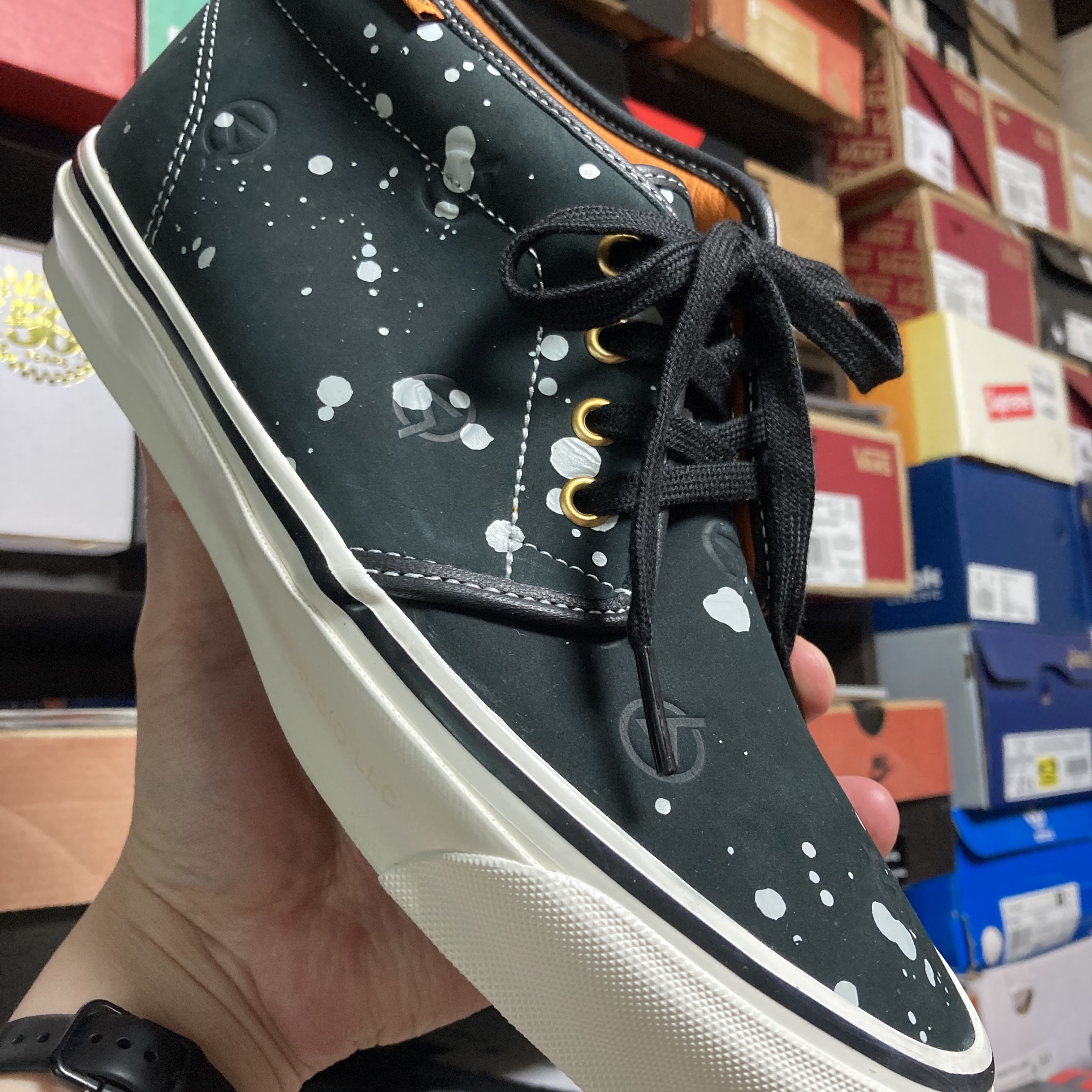 Vans Vault x LQQK Studio OG Chukka Boot LX Splatter Black 착용 스타일 - 1