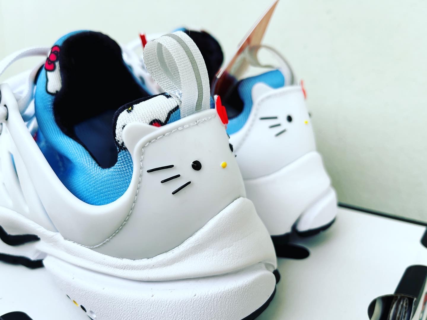 Nike x Hello Kitty Air Presto University Blue 착용 스타일 - 3