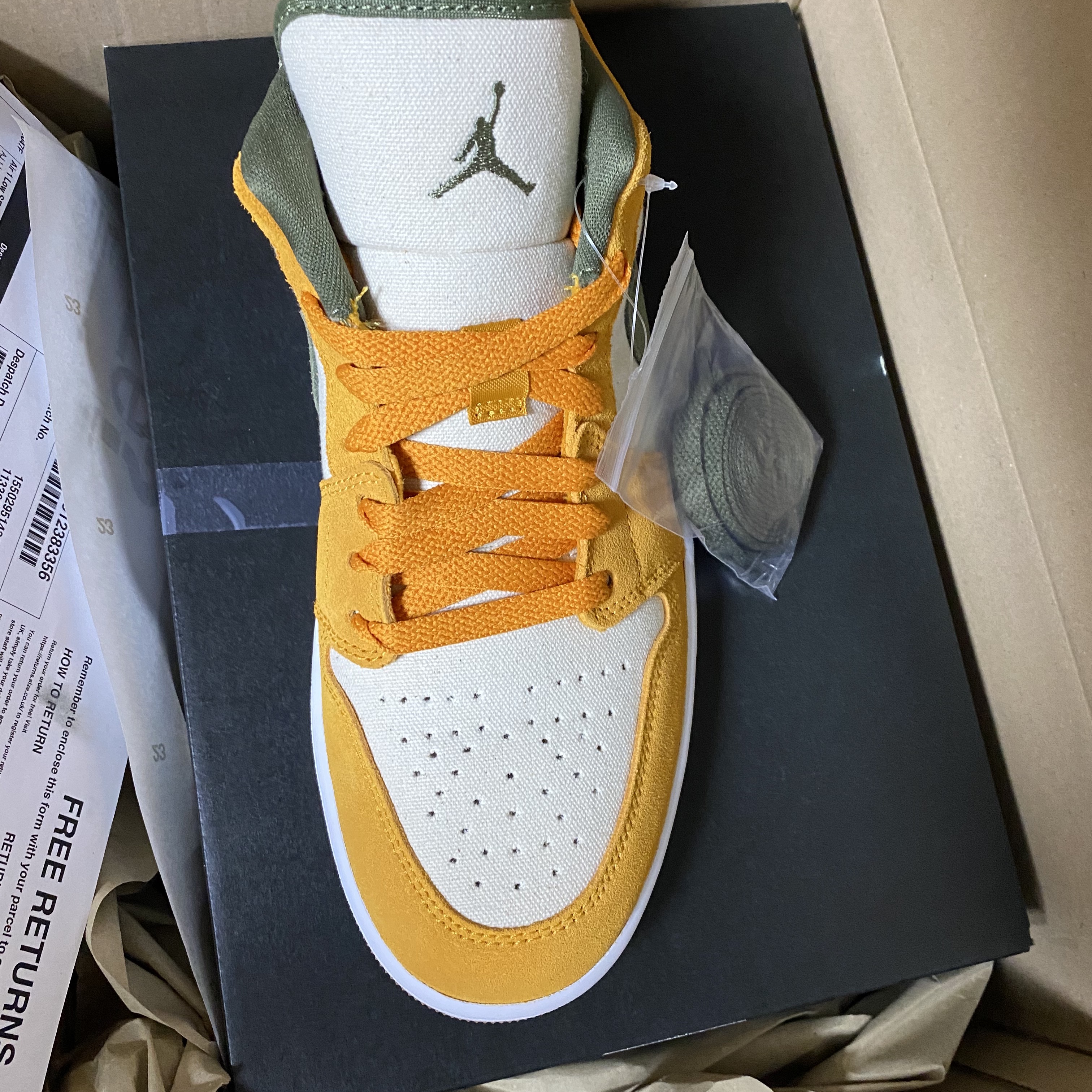 Jordan 1 Low SE Light Curry 착용 스타일 - 4